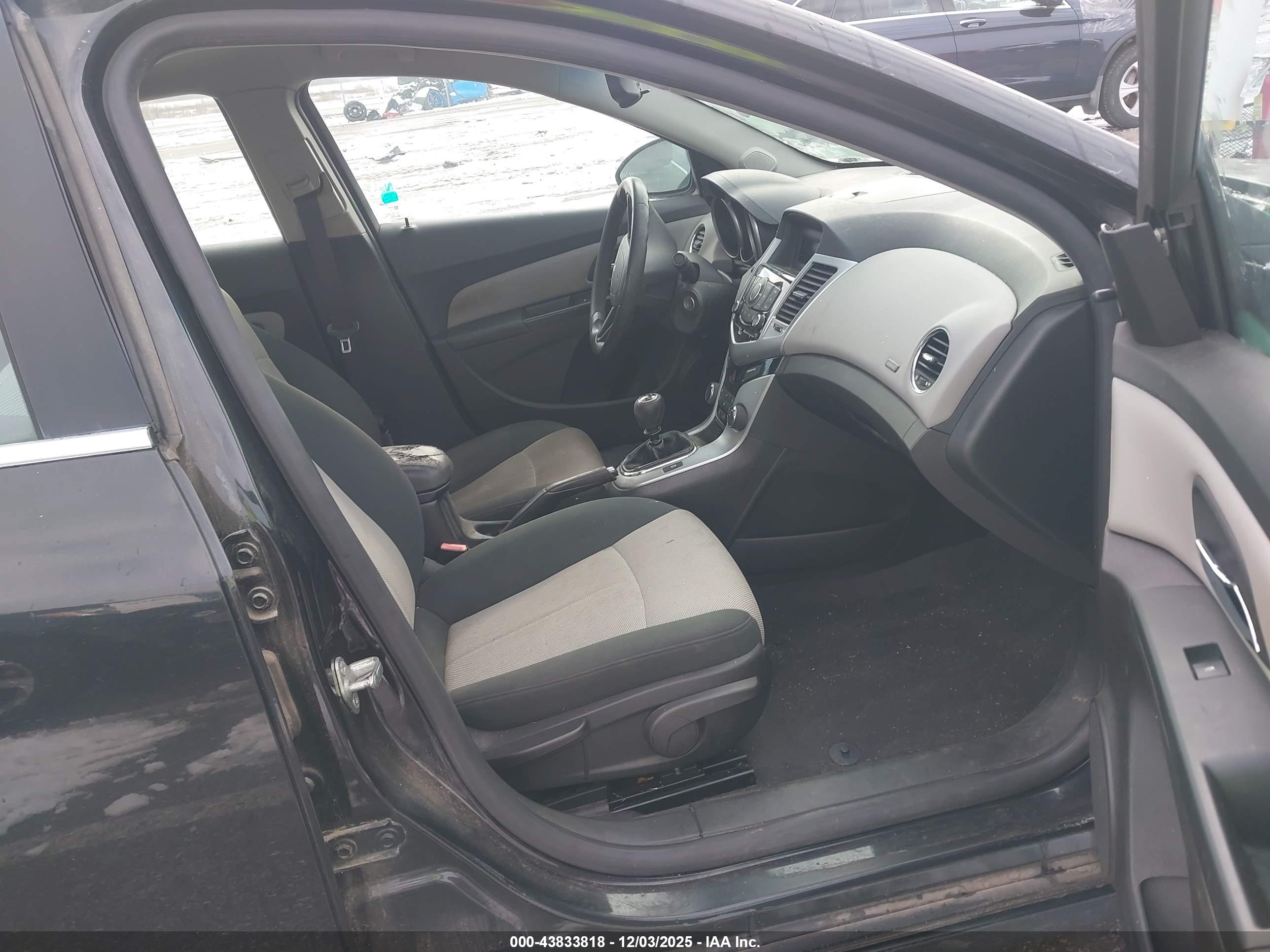 CHEVROLET CRUZE image 5