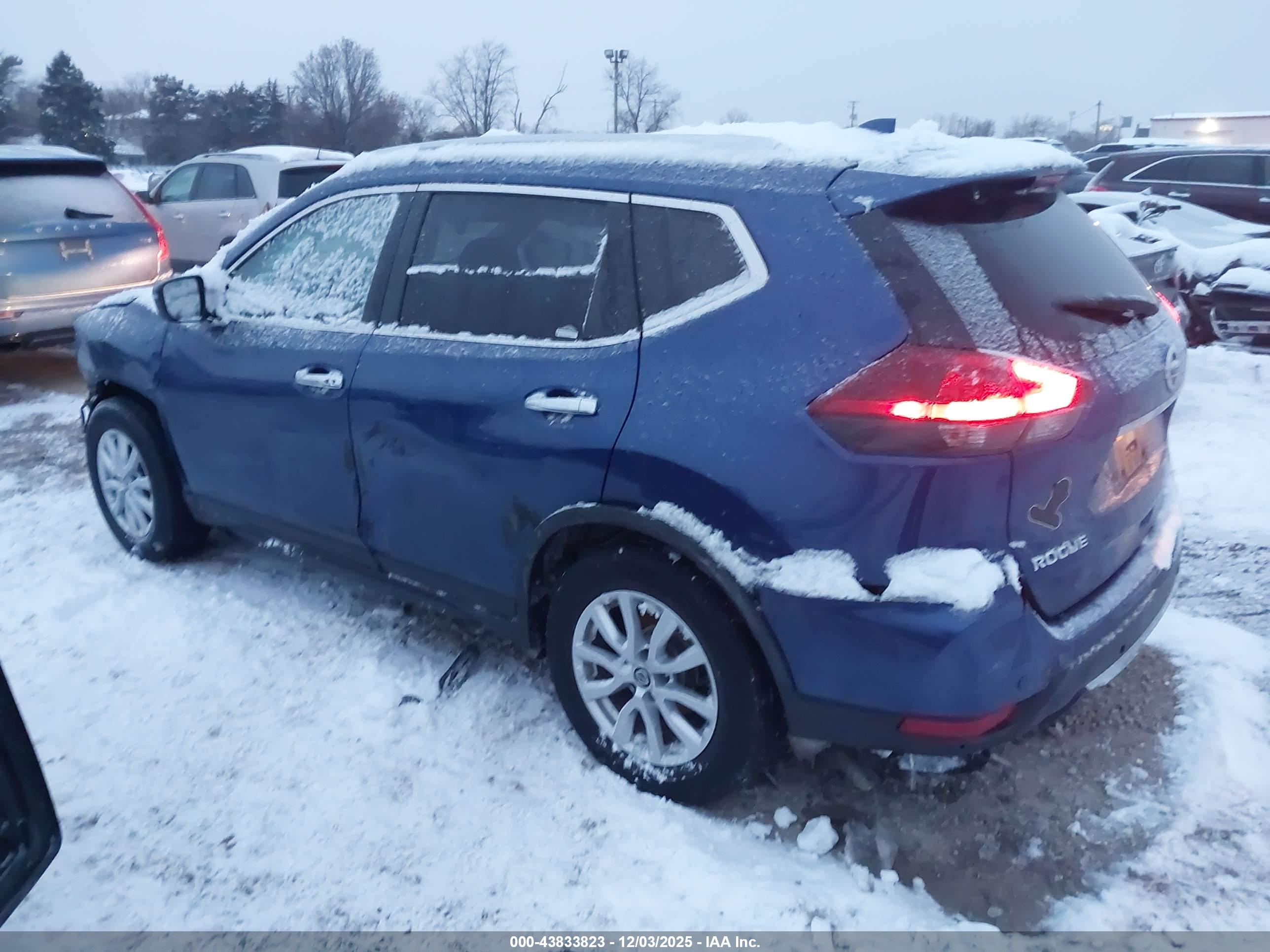 NISSAN ROGUE image 3