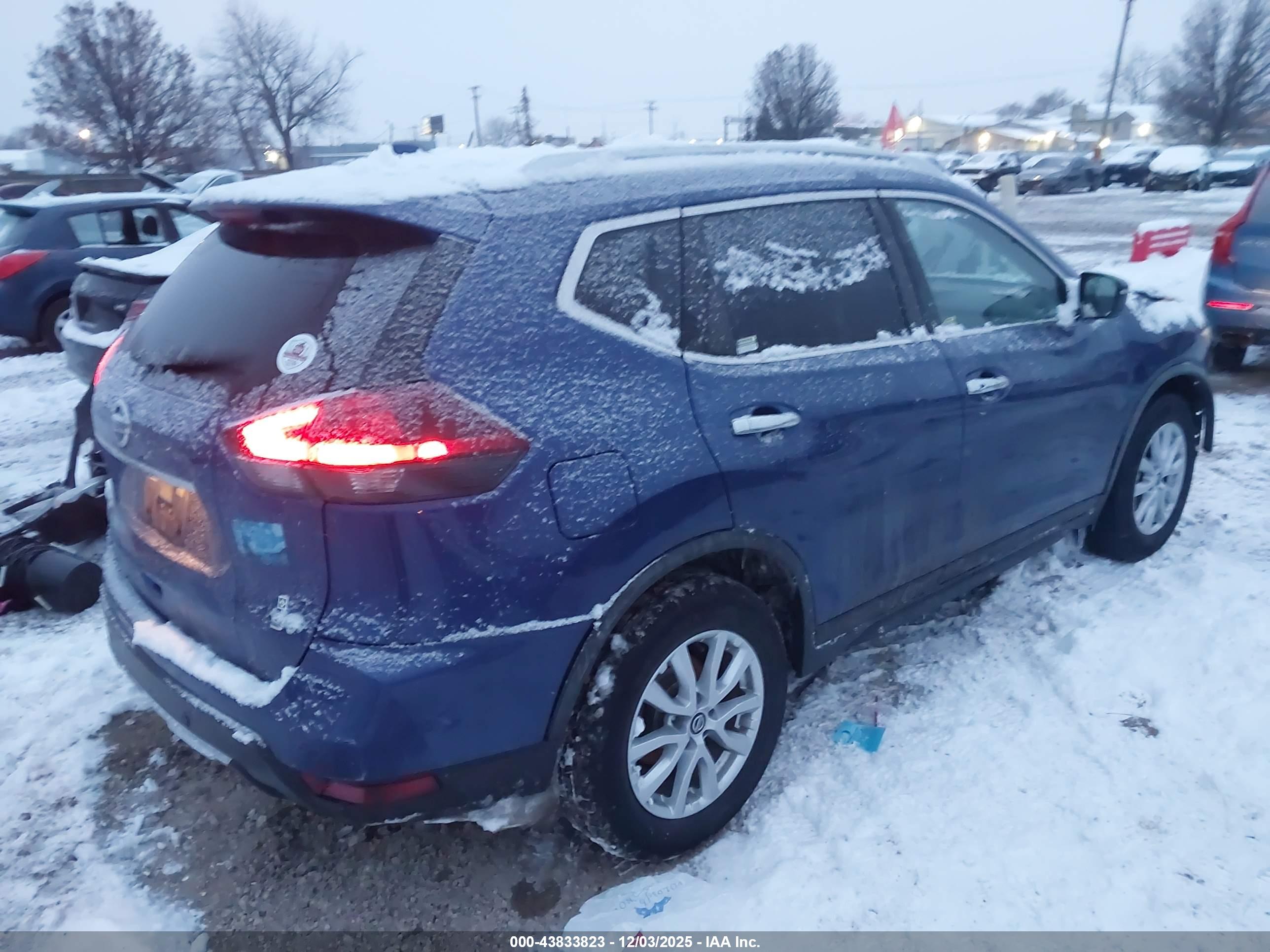 NISSAN ROGUE image 4