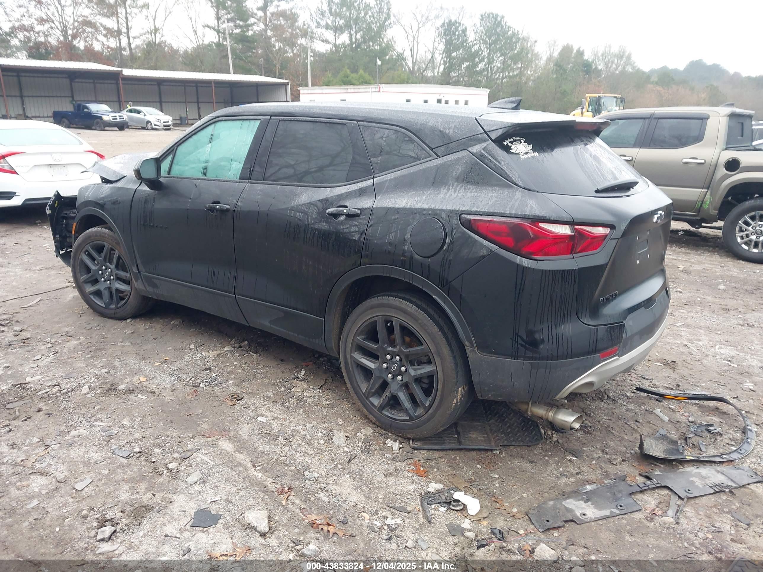 CHEVROLET BLAZER image 3