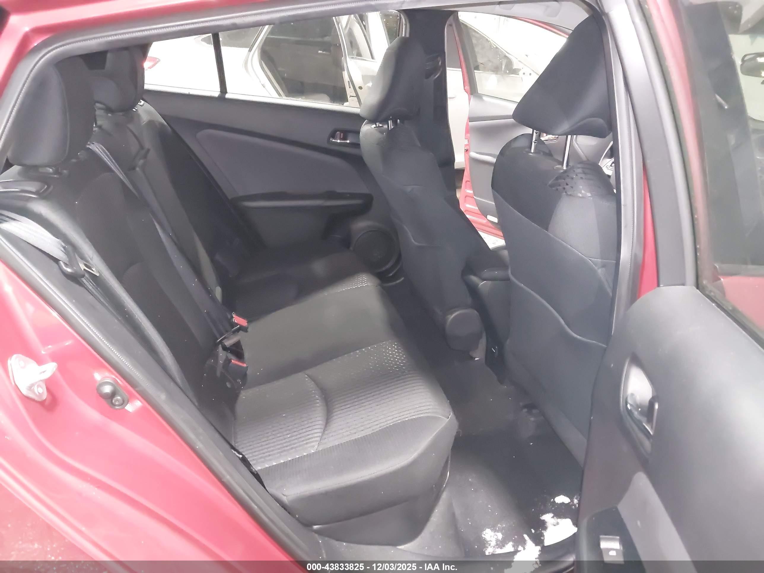 TOYOTA PRIUS image 8