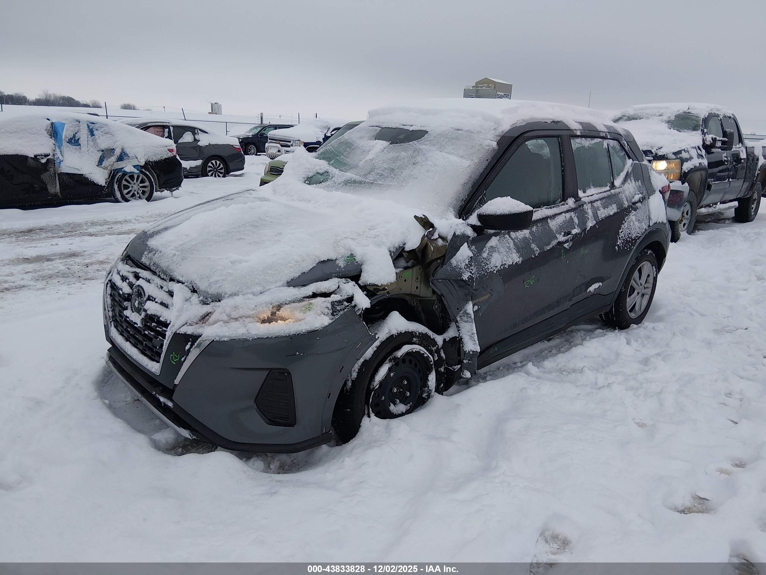 NISSAN KICKS image 2