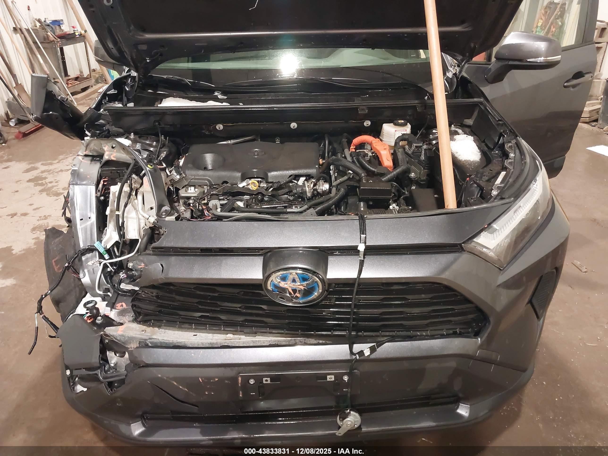 TOYOTA RAV4 image 10