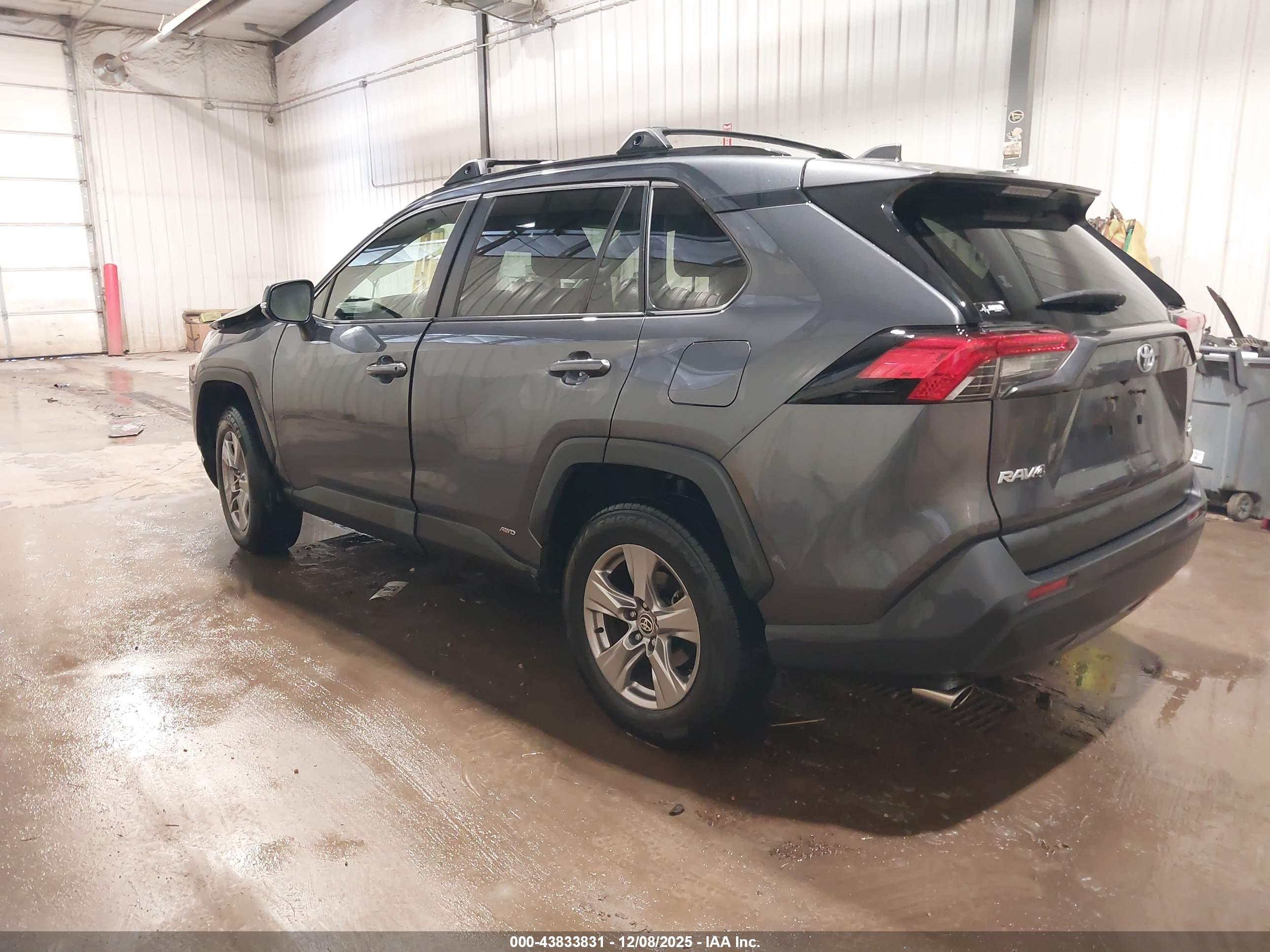 TOYOTA RAV4 image 3
