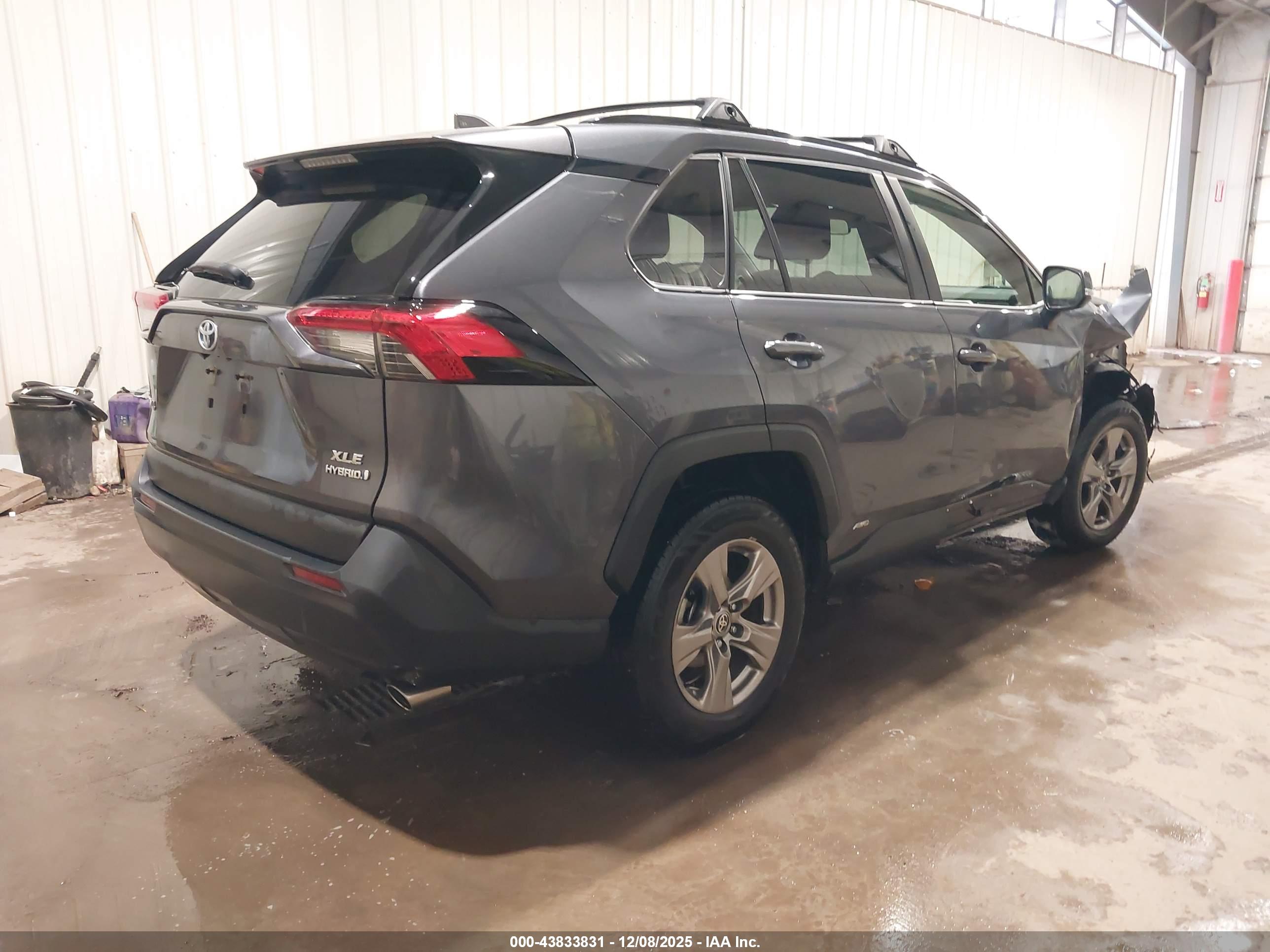 TOYOTA RAV4 image 4