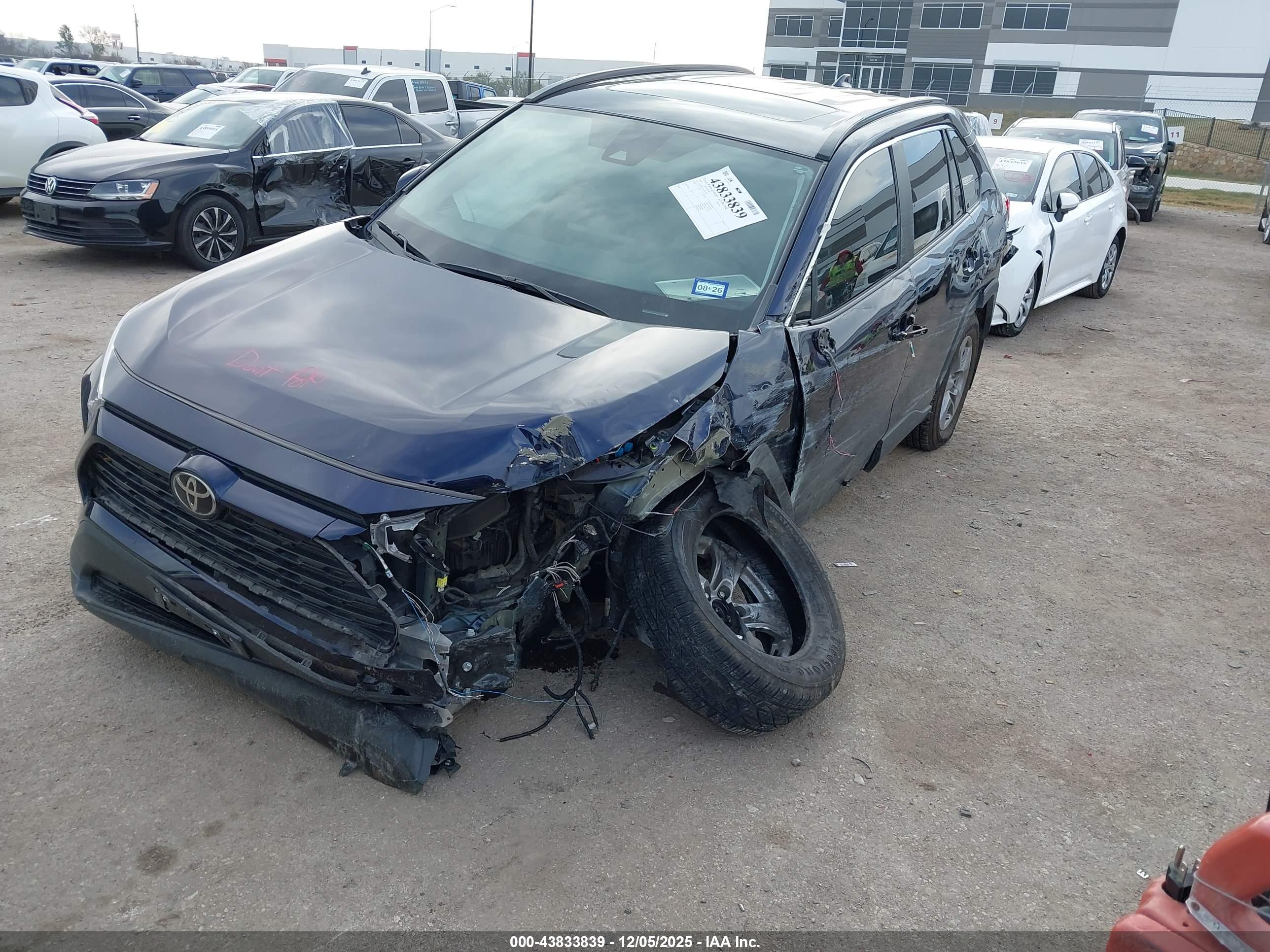 TOYOTA RAV4 image 2