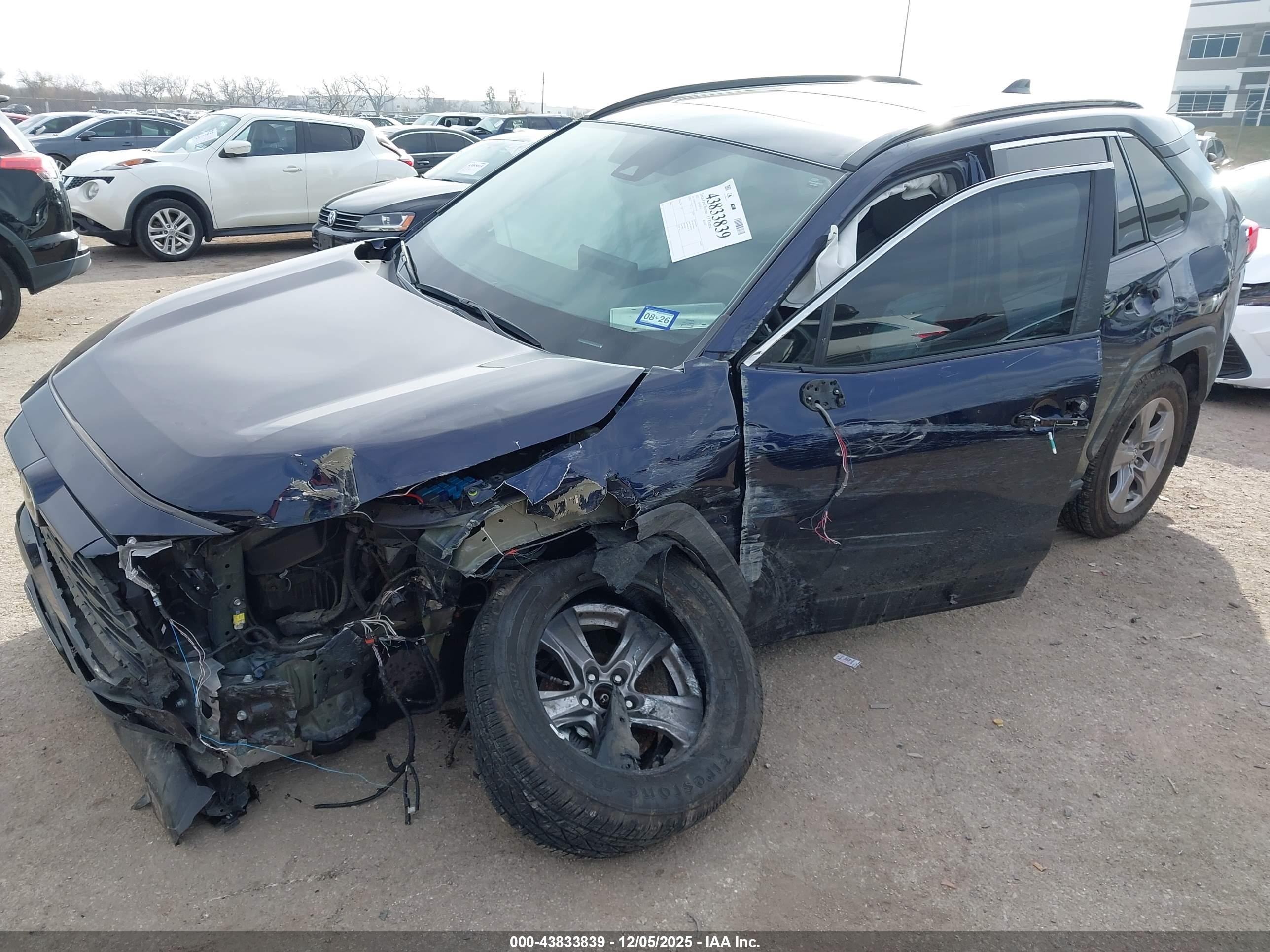 TOYOTA RAV4 image 6