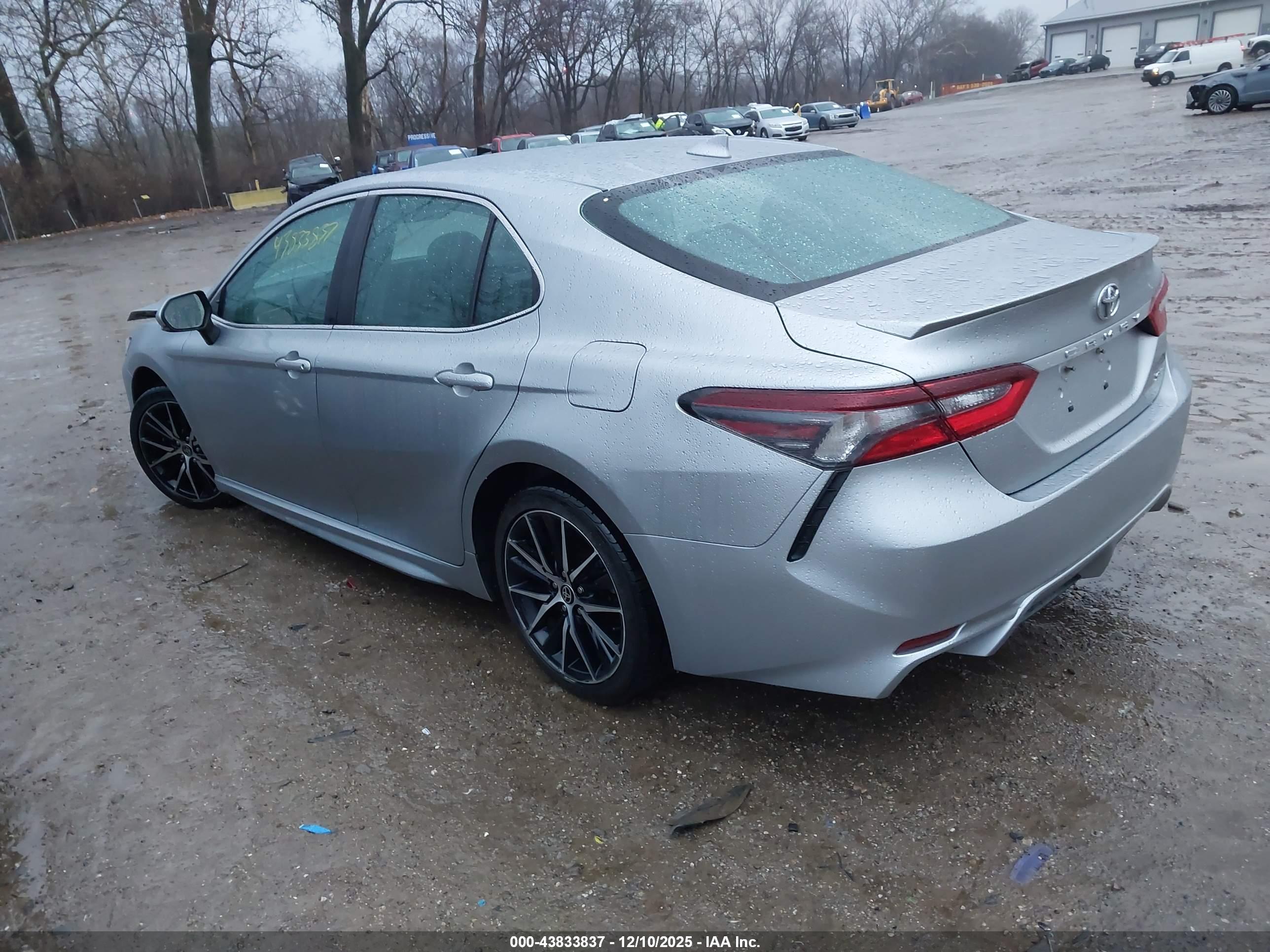TOYOTA CAMRY image 3