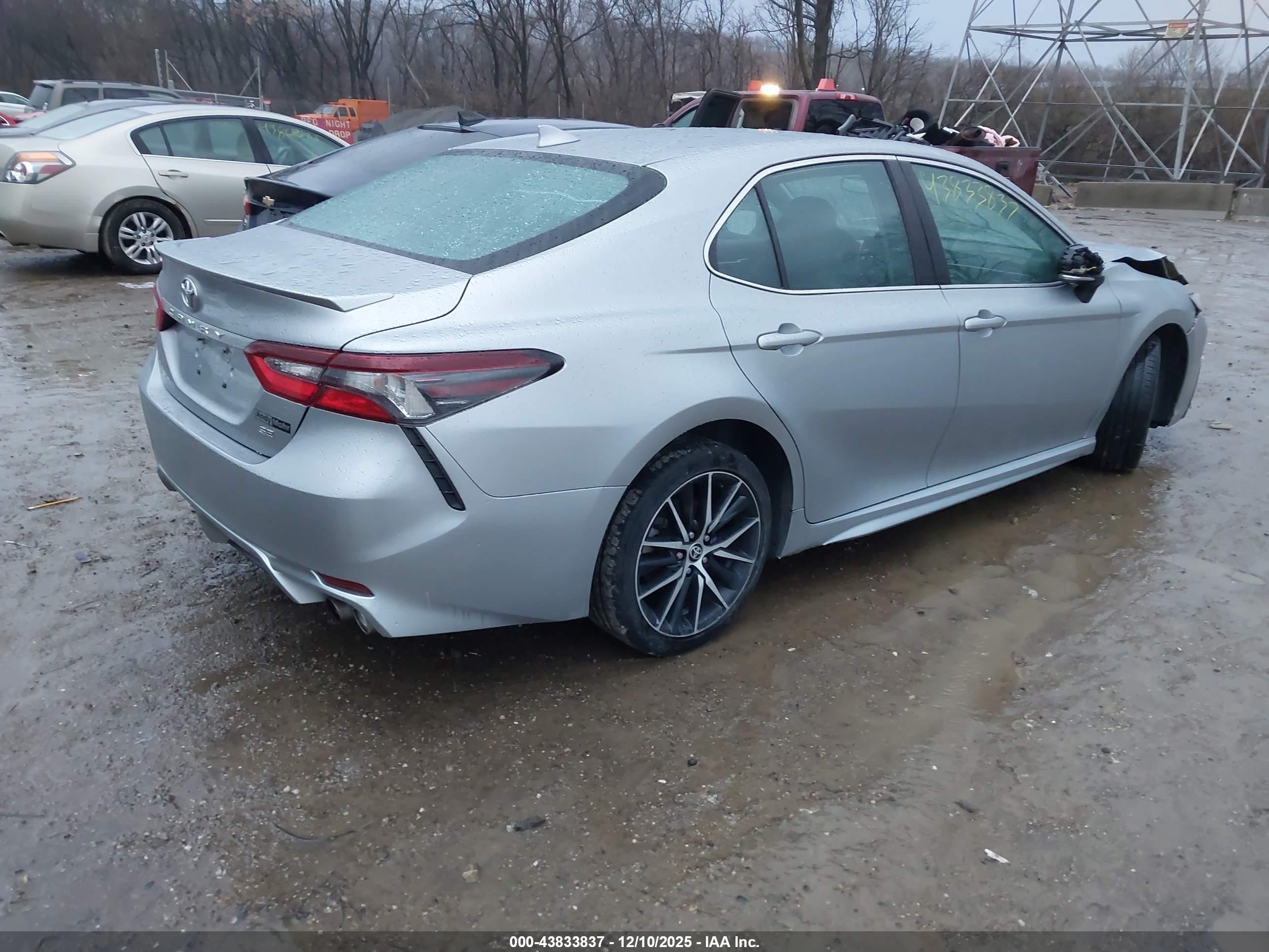 TOYOTA CAMRY image 4