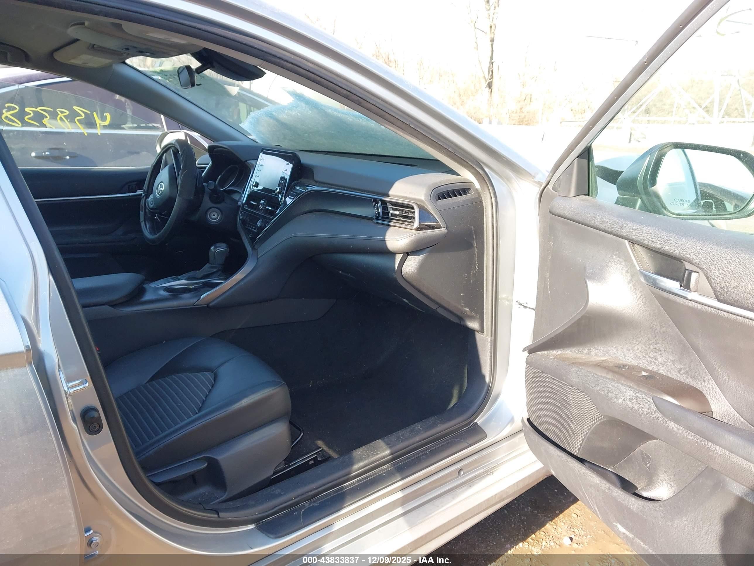 TOYOTA CAMRY image 5