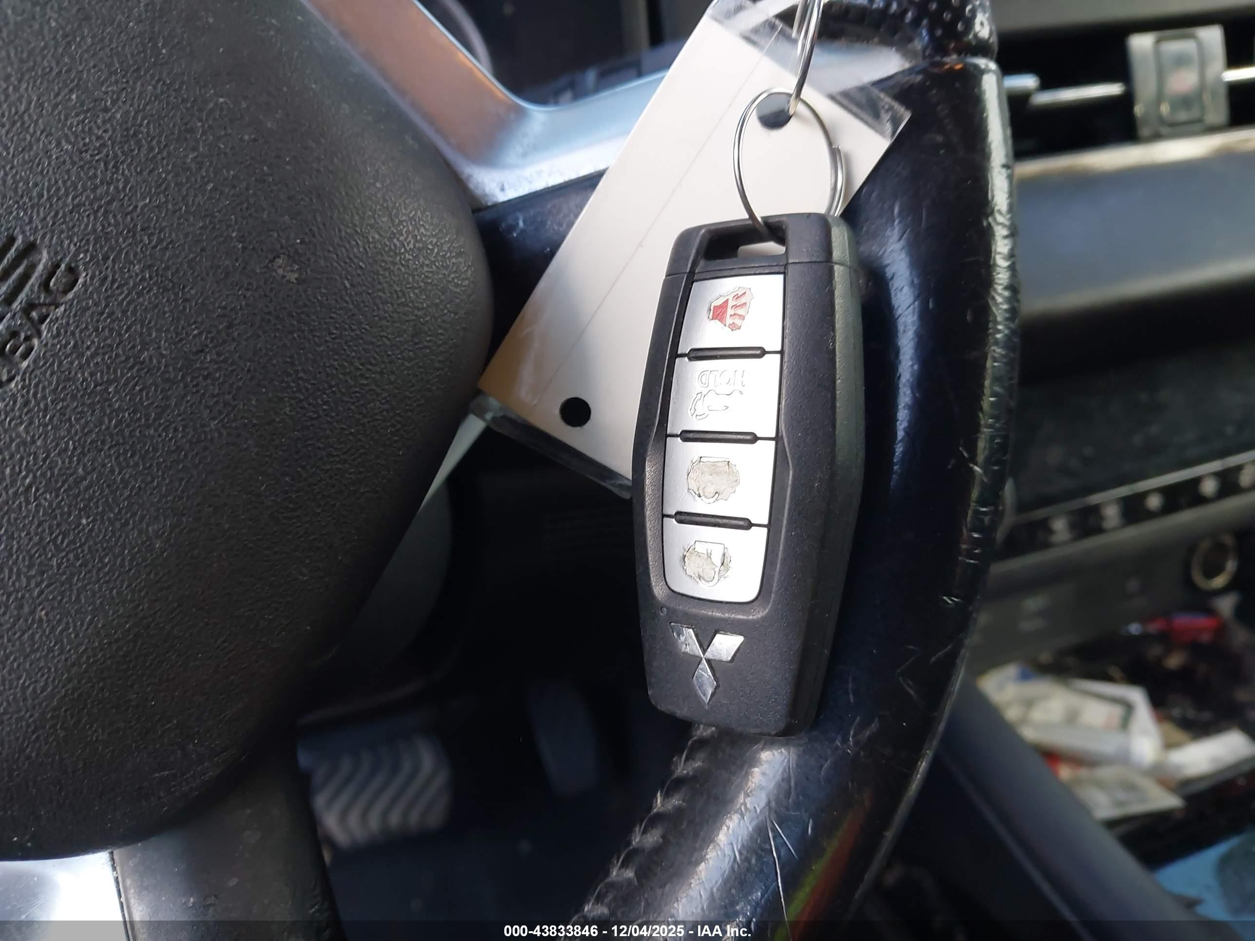 MITSUBISHI OUTLANDER image 11