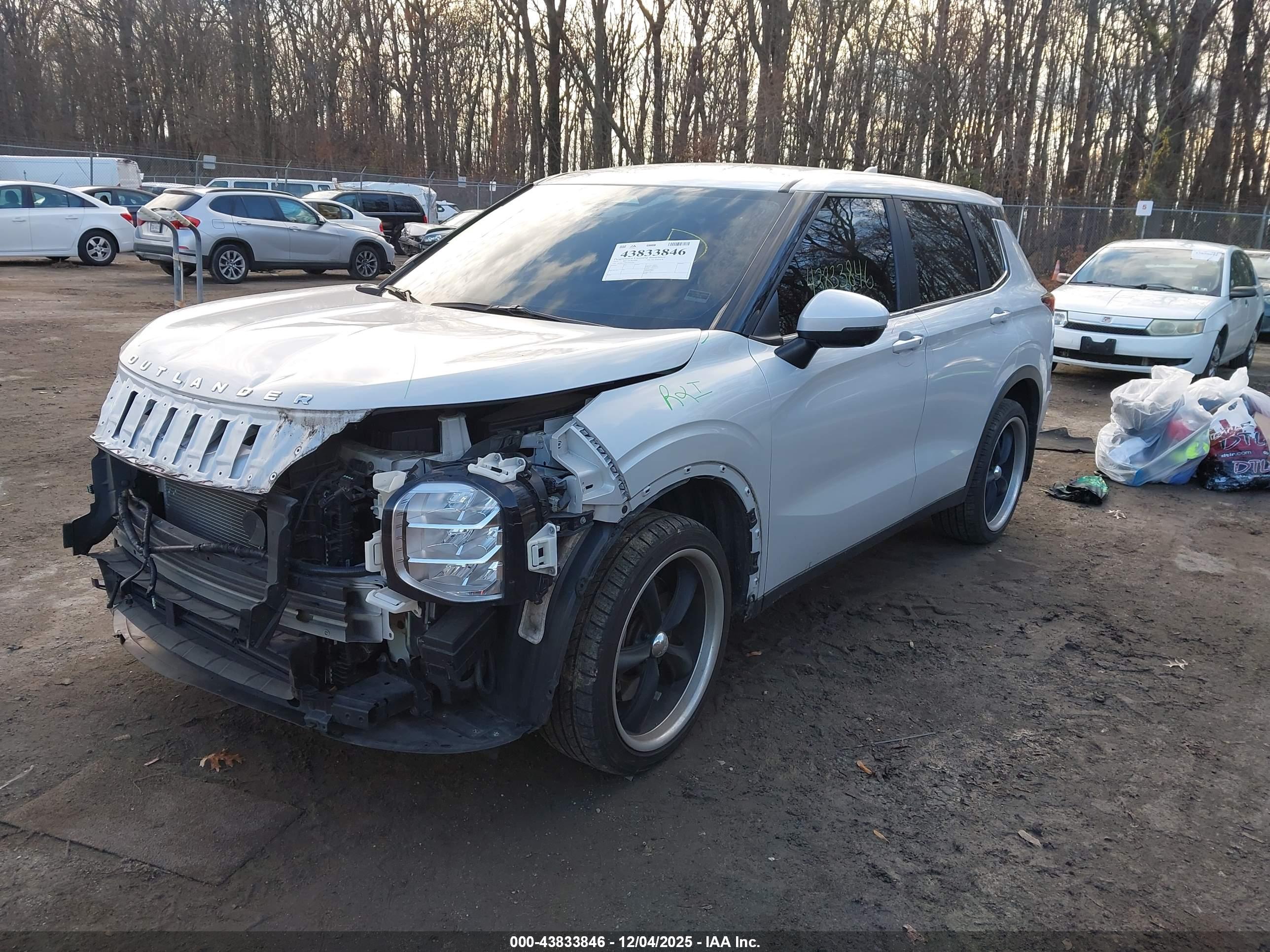 MITSUBISHI OUTLANDER image 2