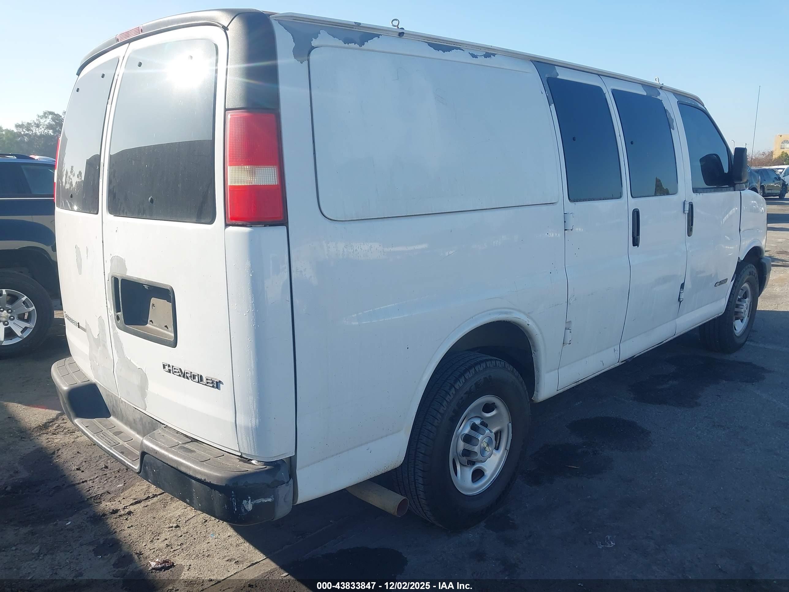 CHEVROLET EXPRESS image 4