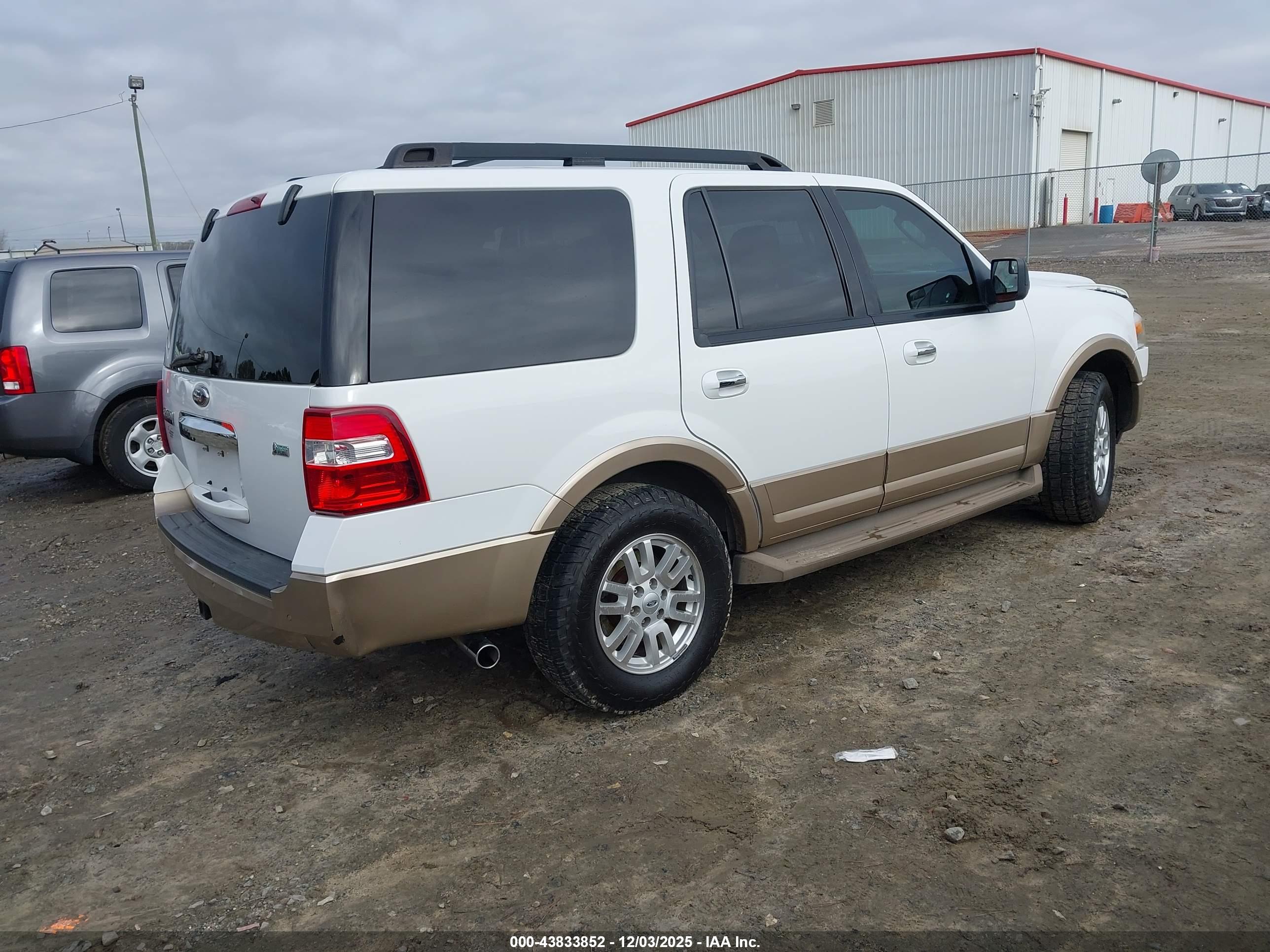 FORD EXPEDITION image 4