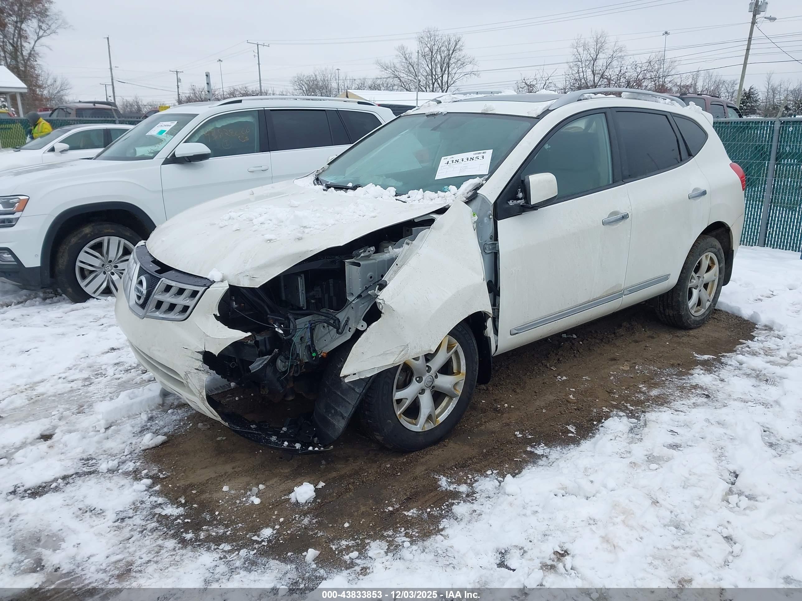 NISSAN ROGUE image 2