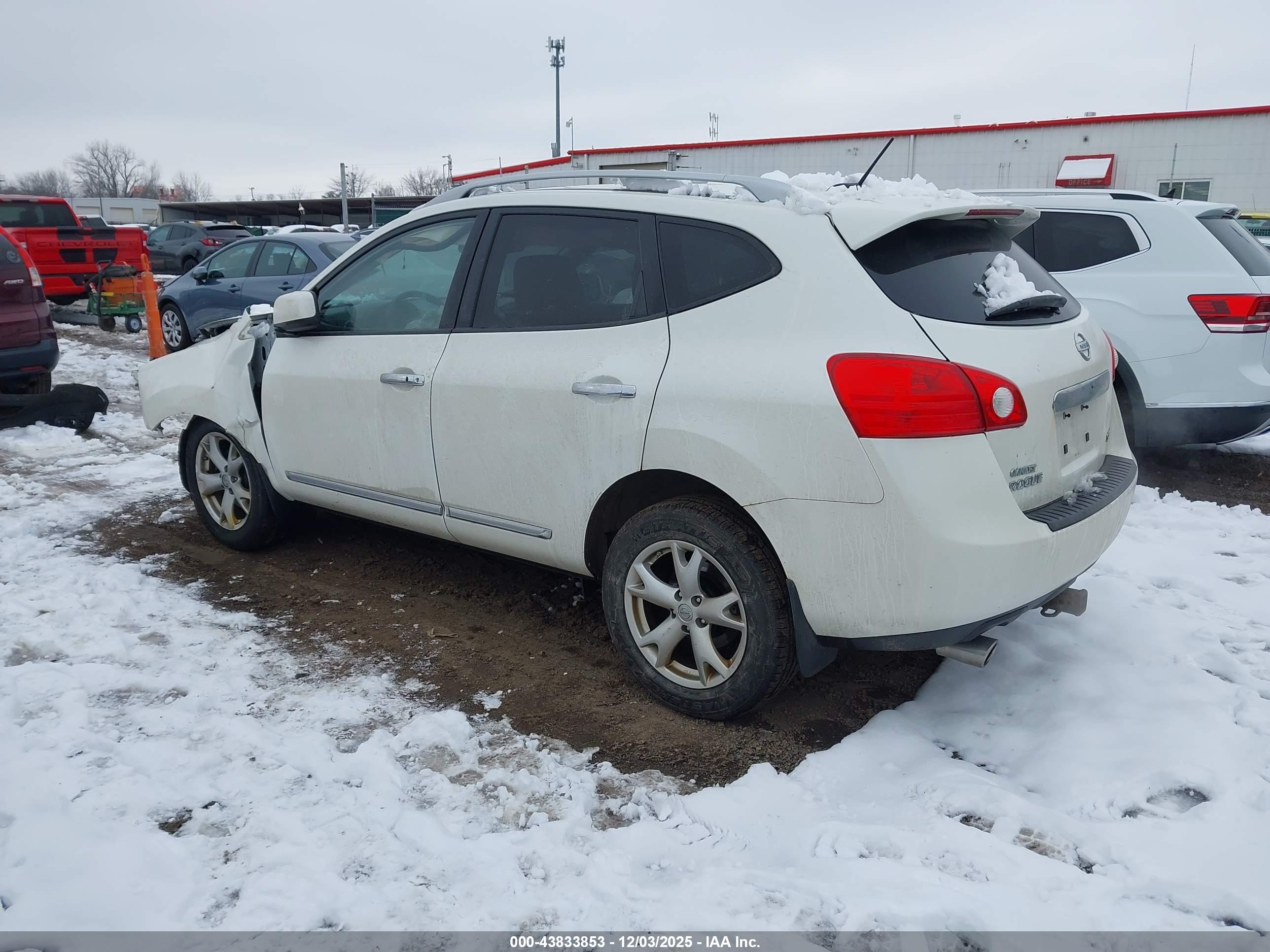 NISSAN ROGUE image 3