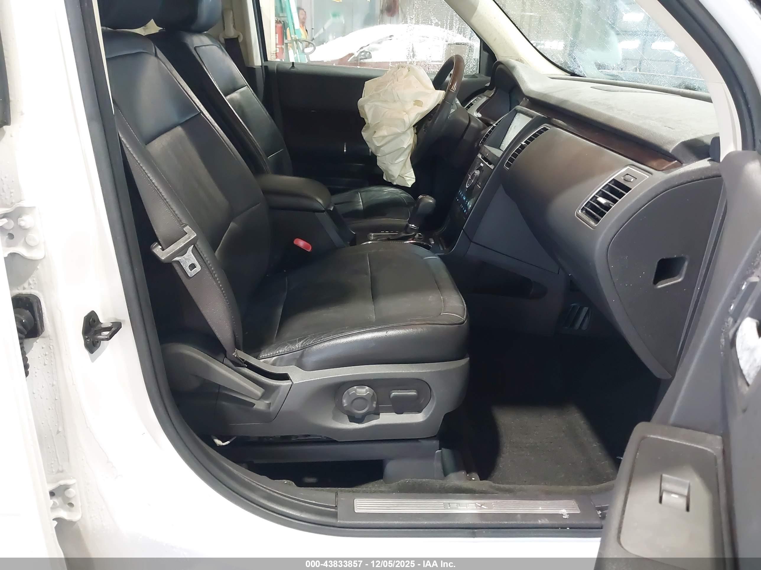 FORD FLEX image 5