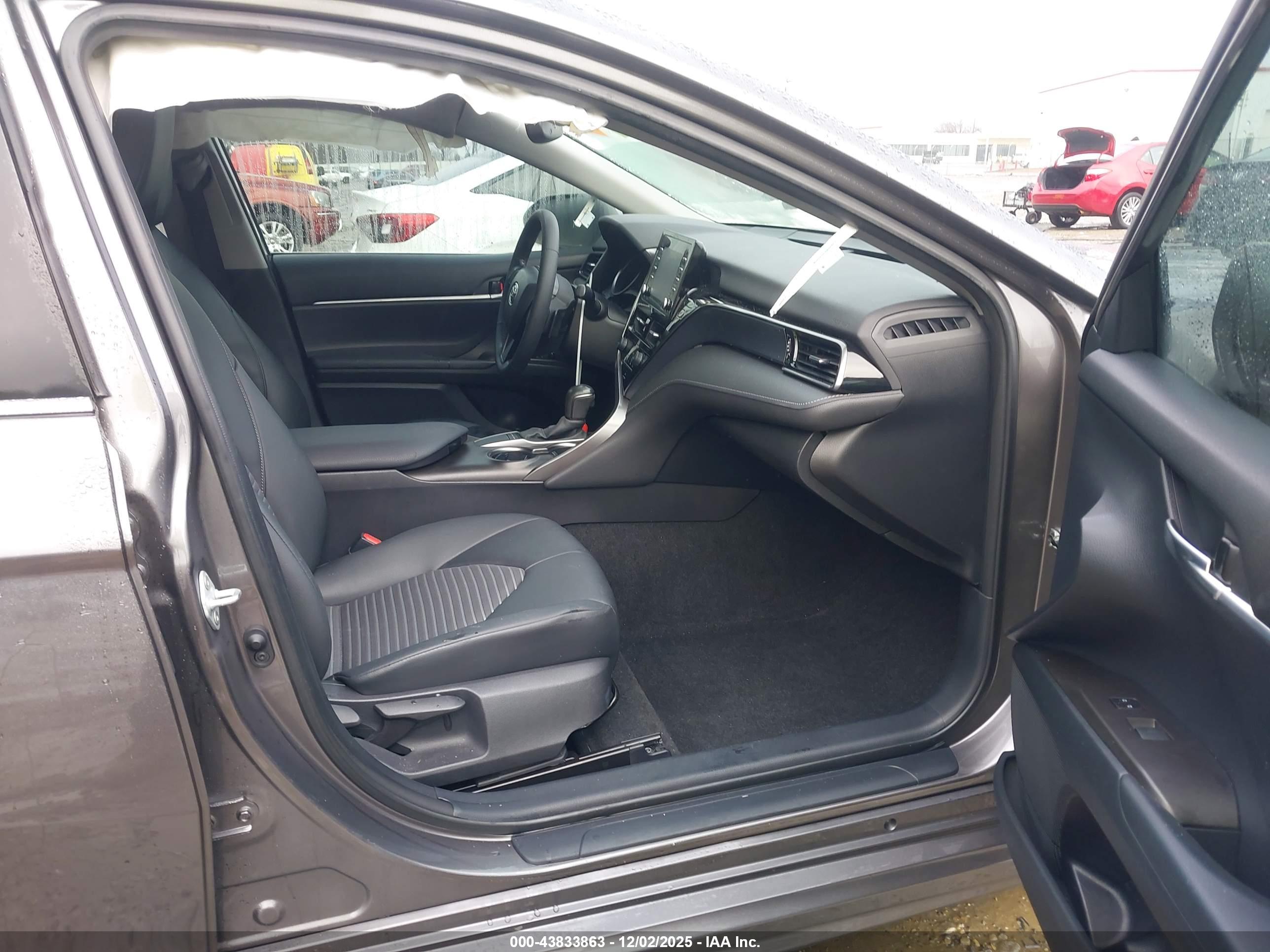 TOYOTA CAMRY image 5