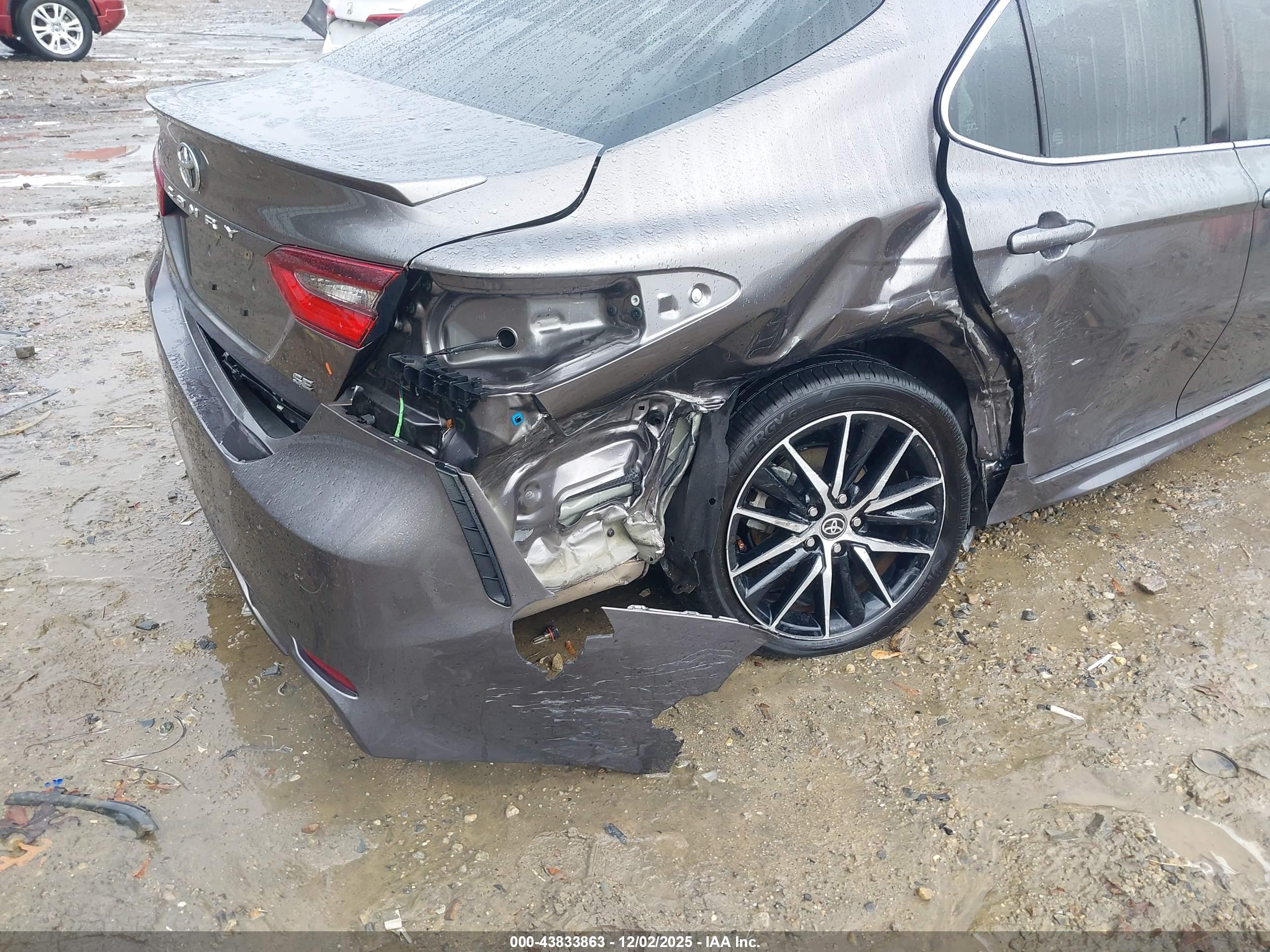 TOYOTA CAMRY image 6