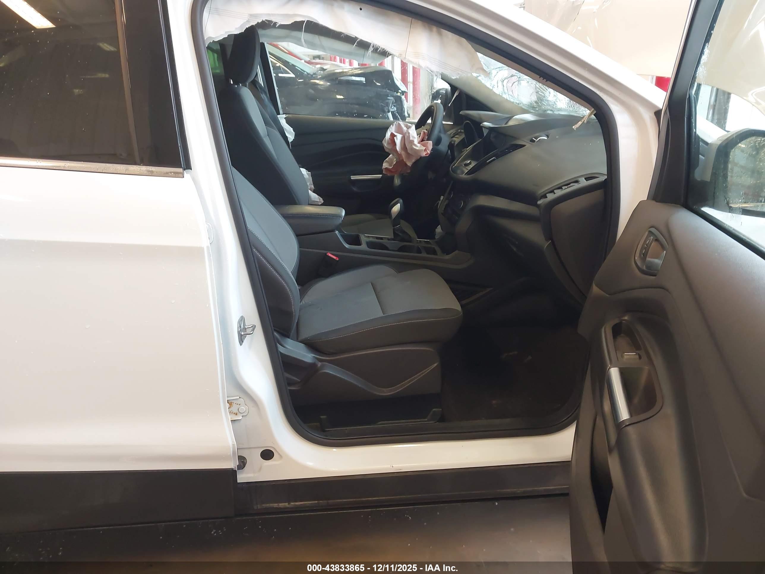 FORD ESCAPE image 5