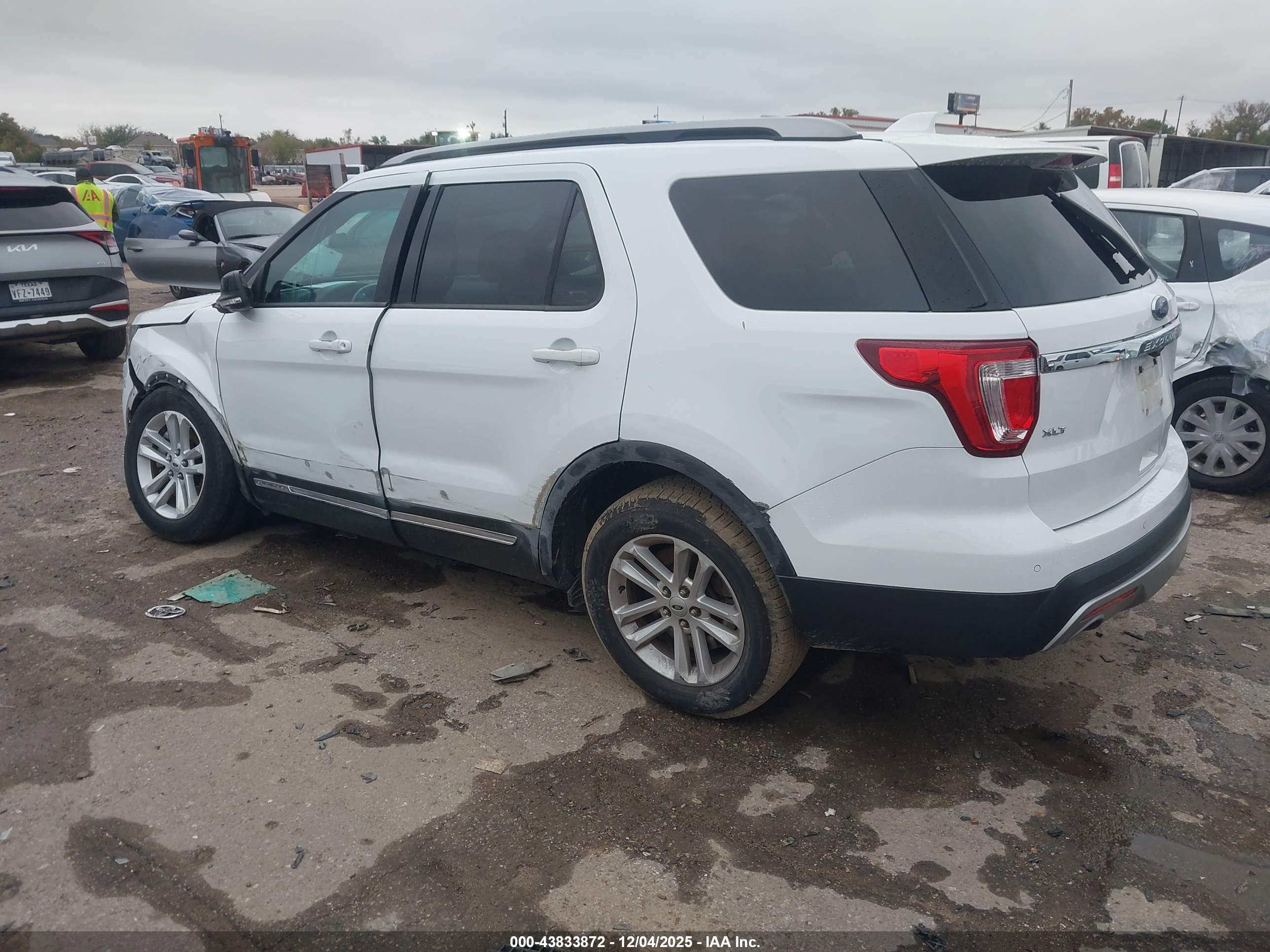 FORD EXPLORER image 3