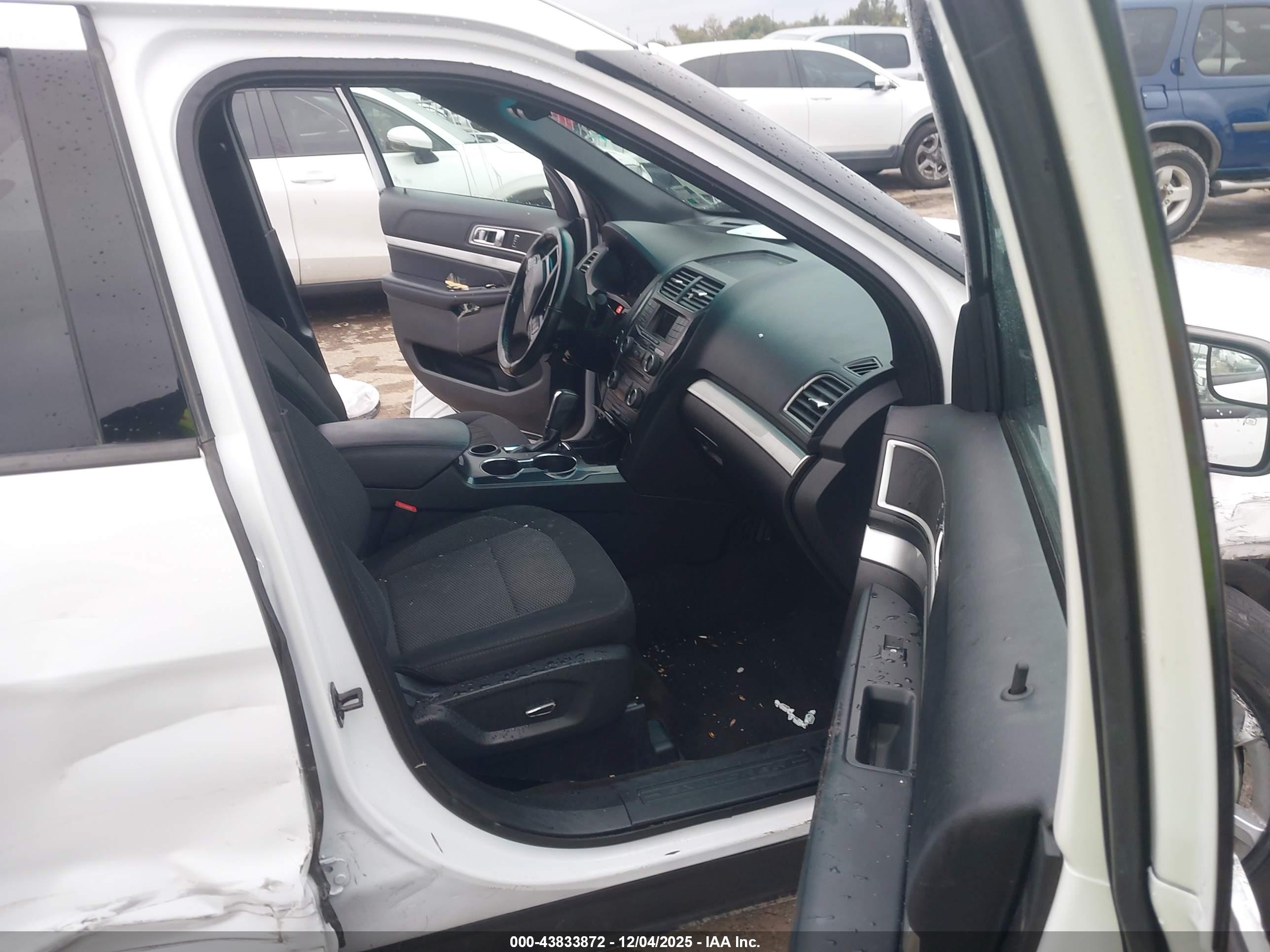 FORD EXPLORER image 5
