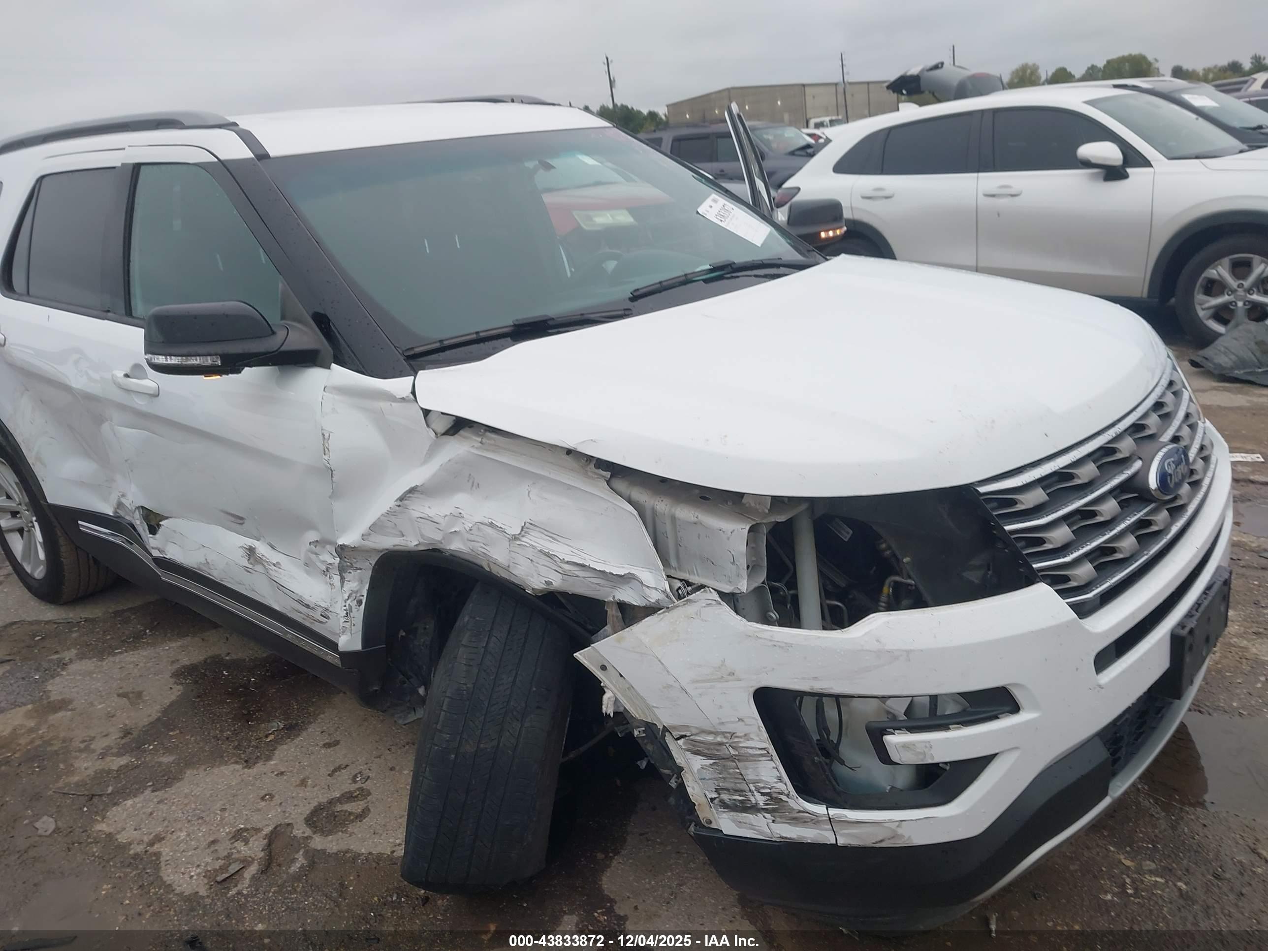FORD EXPLORER image 6