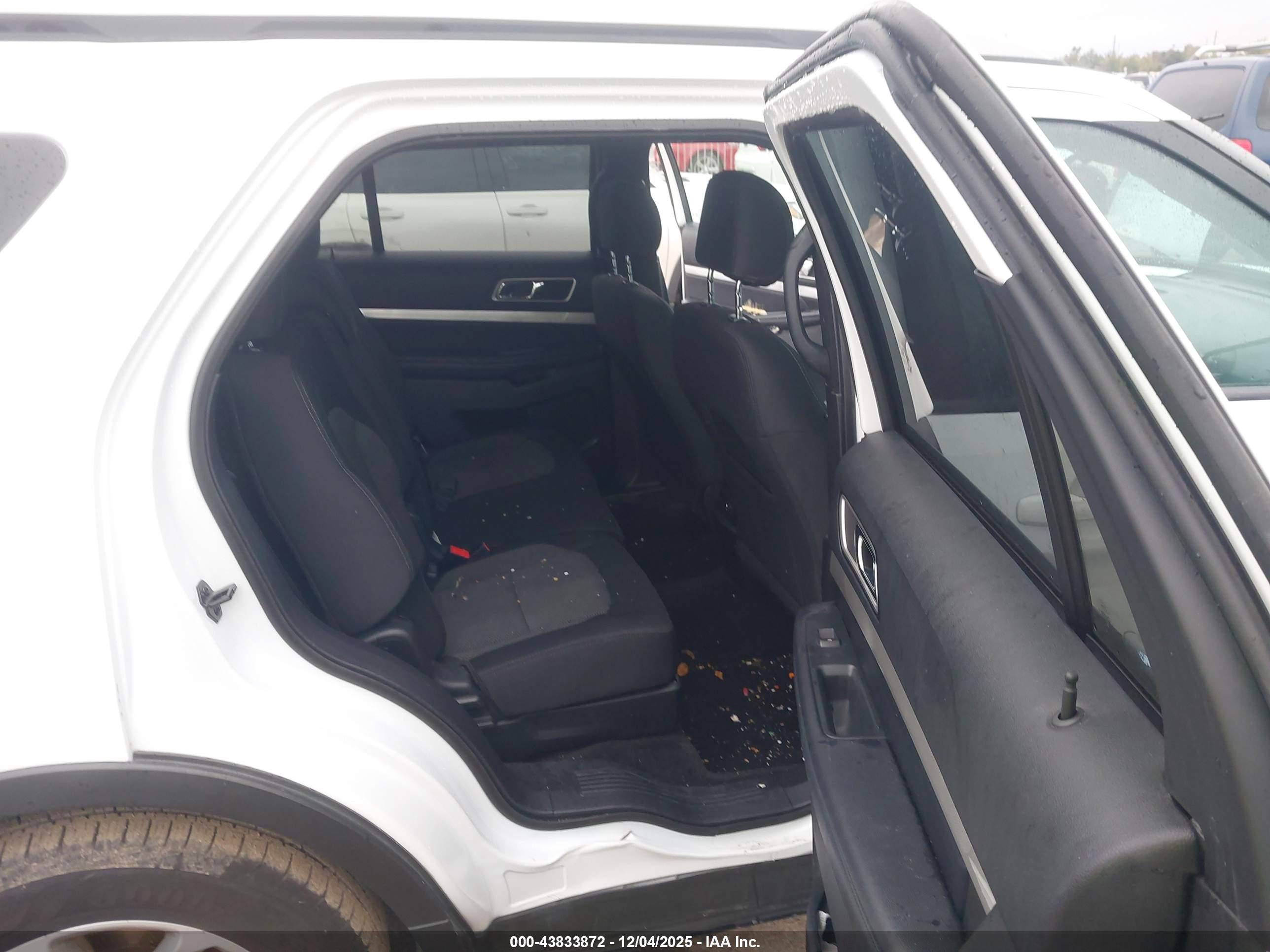 FORD EXPLORER image 8