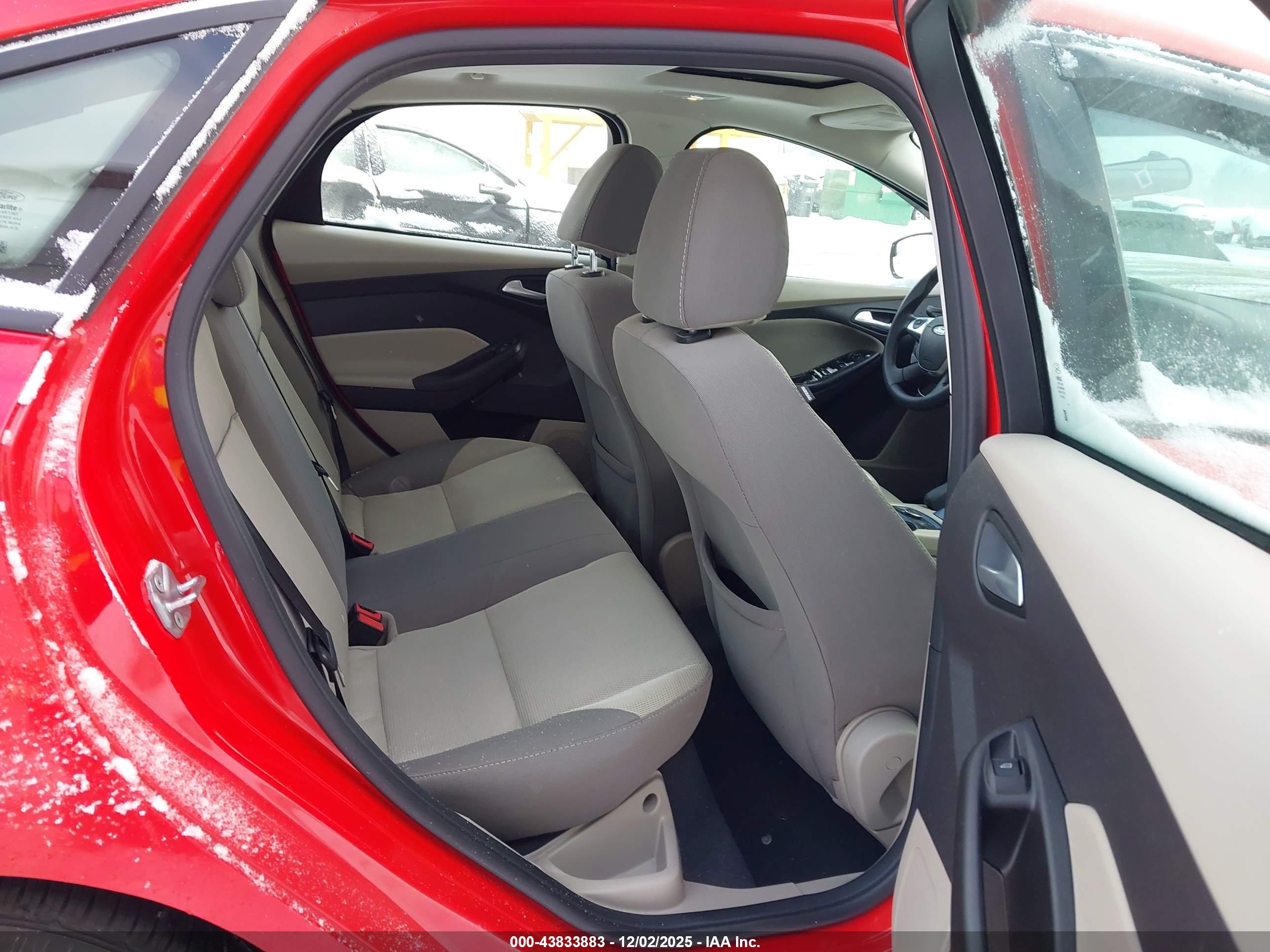 FORD FOCUS image 8