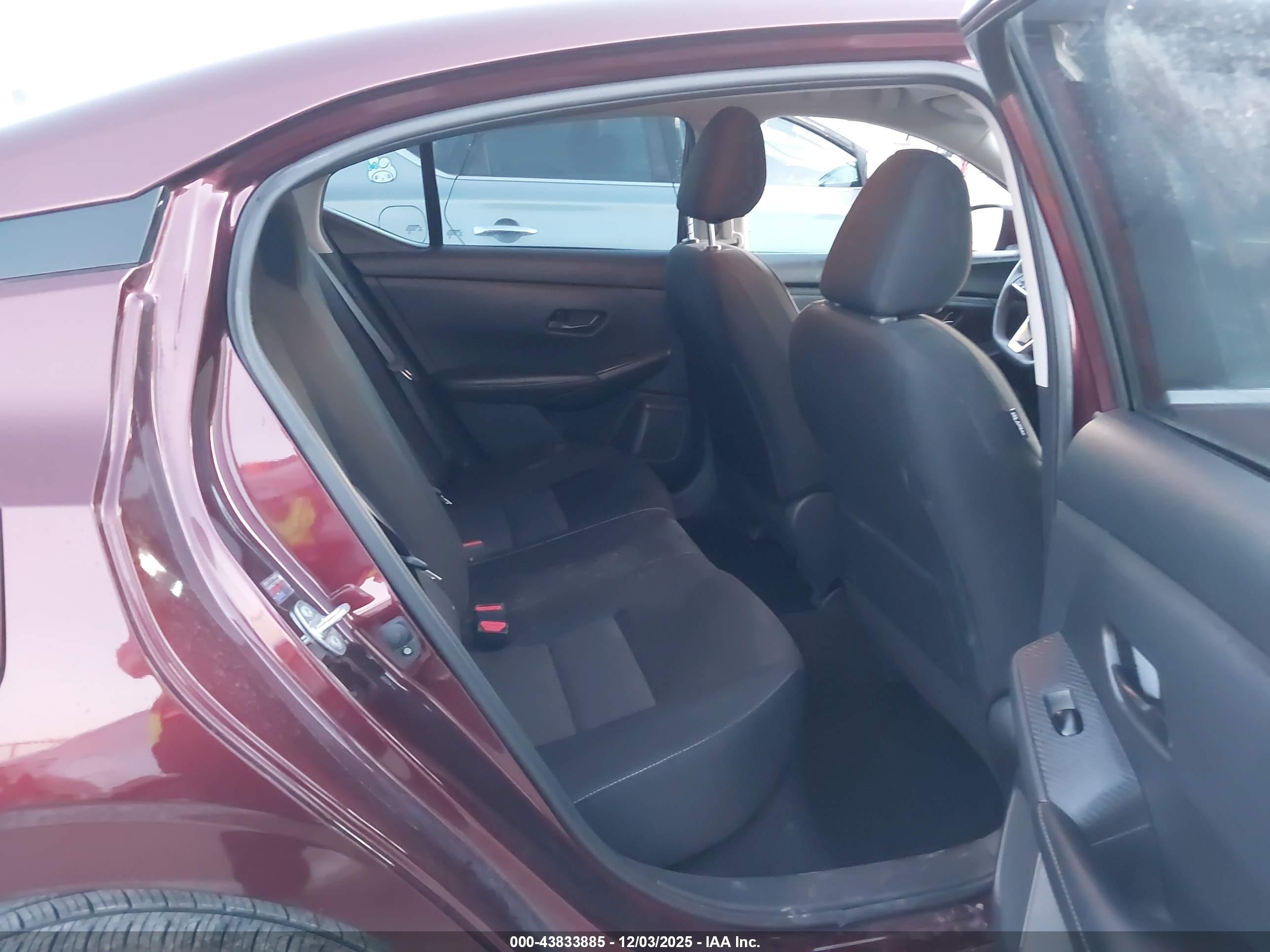 NISSAN SENTRA image 8