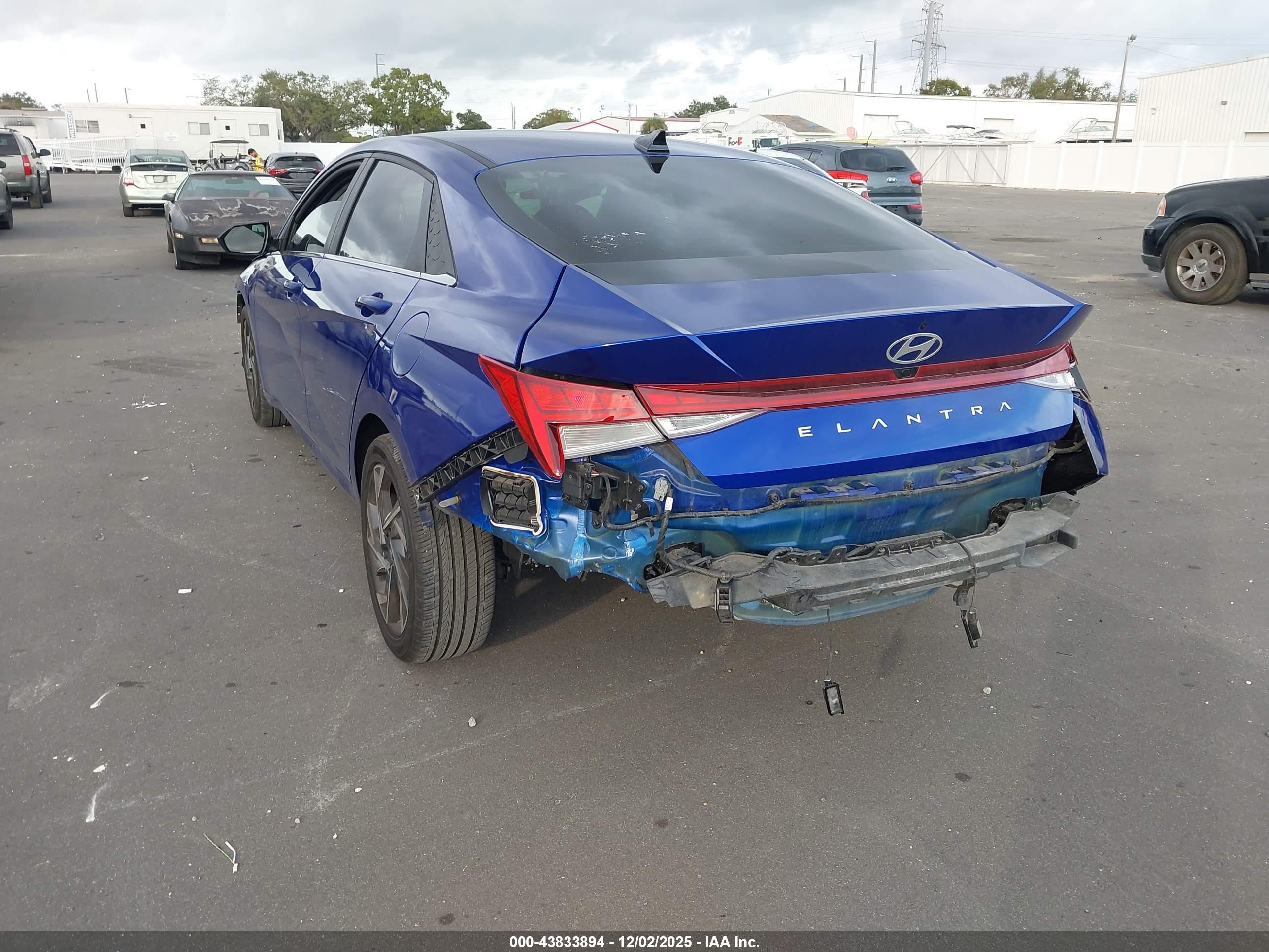 HYUNDAI ELANTRA image 3