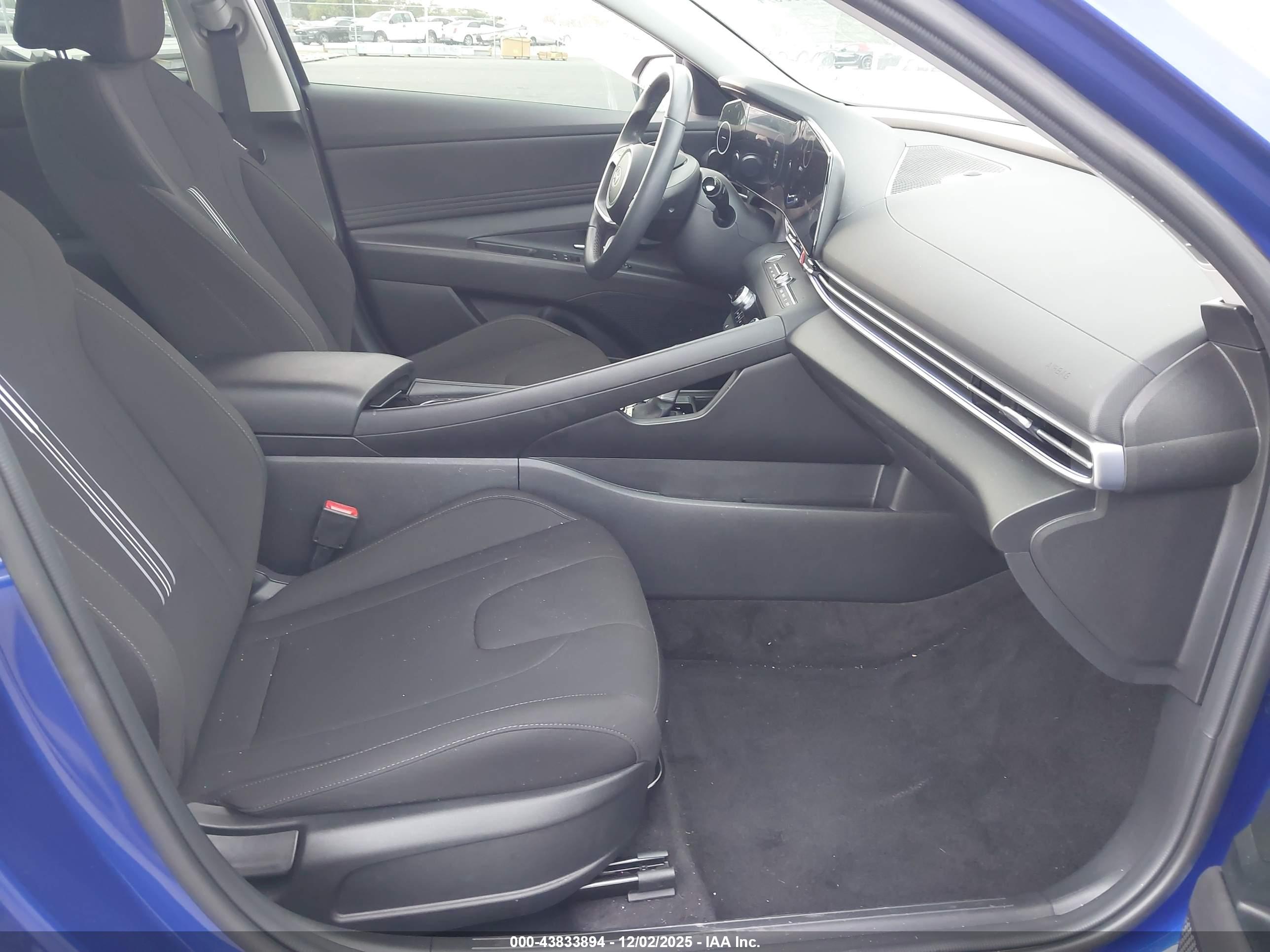 HYUNDAI ELANTRA image 5