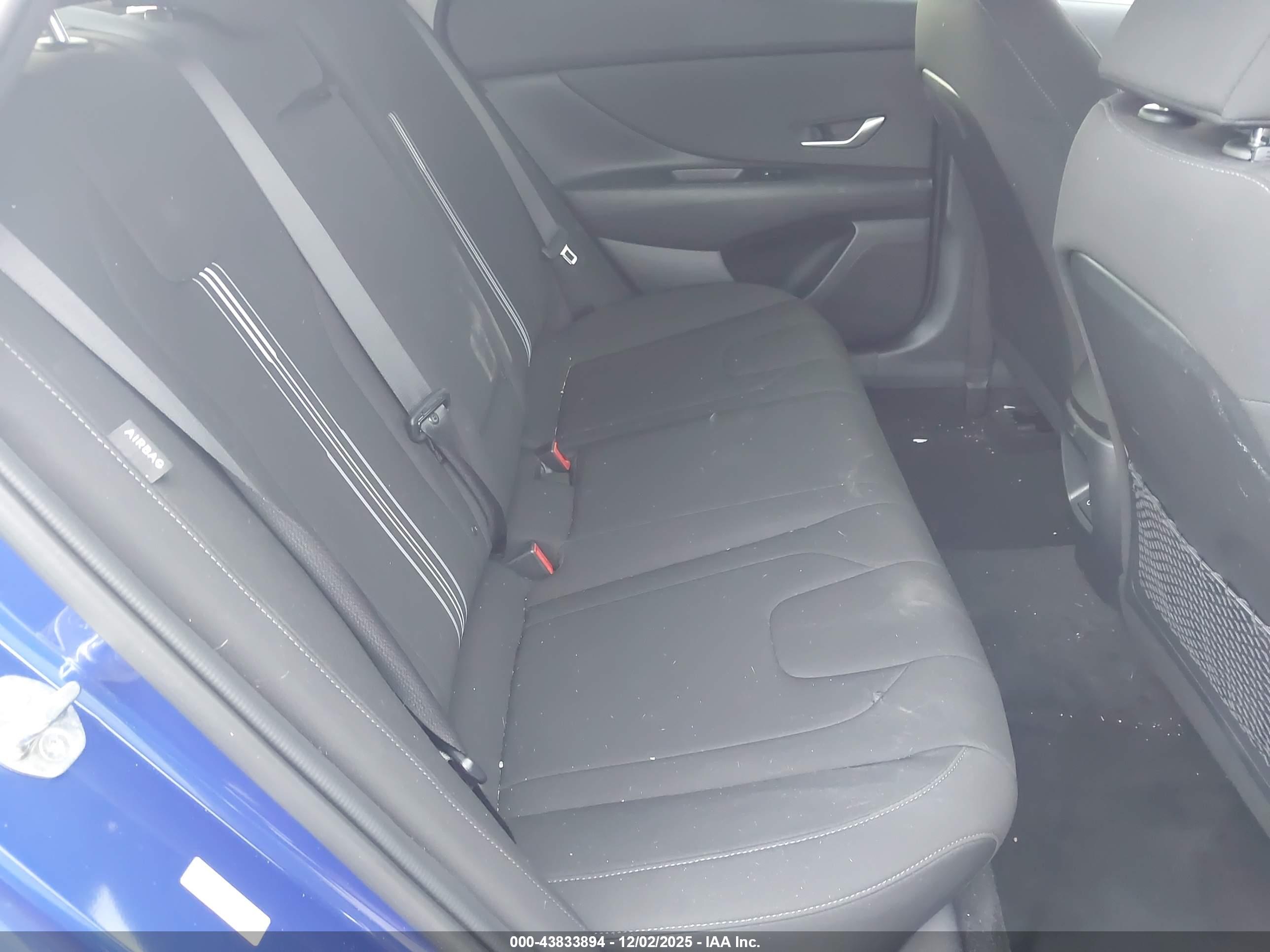 HYUNDAI ELANTRA image 8