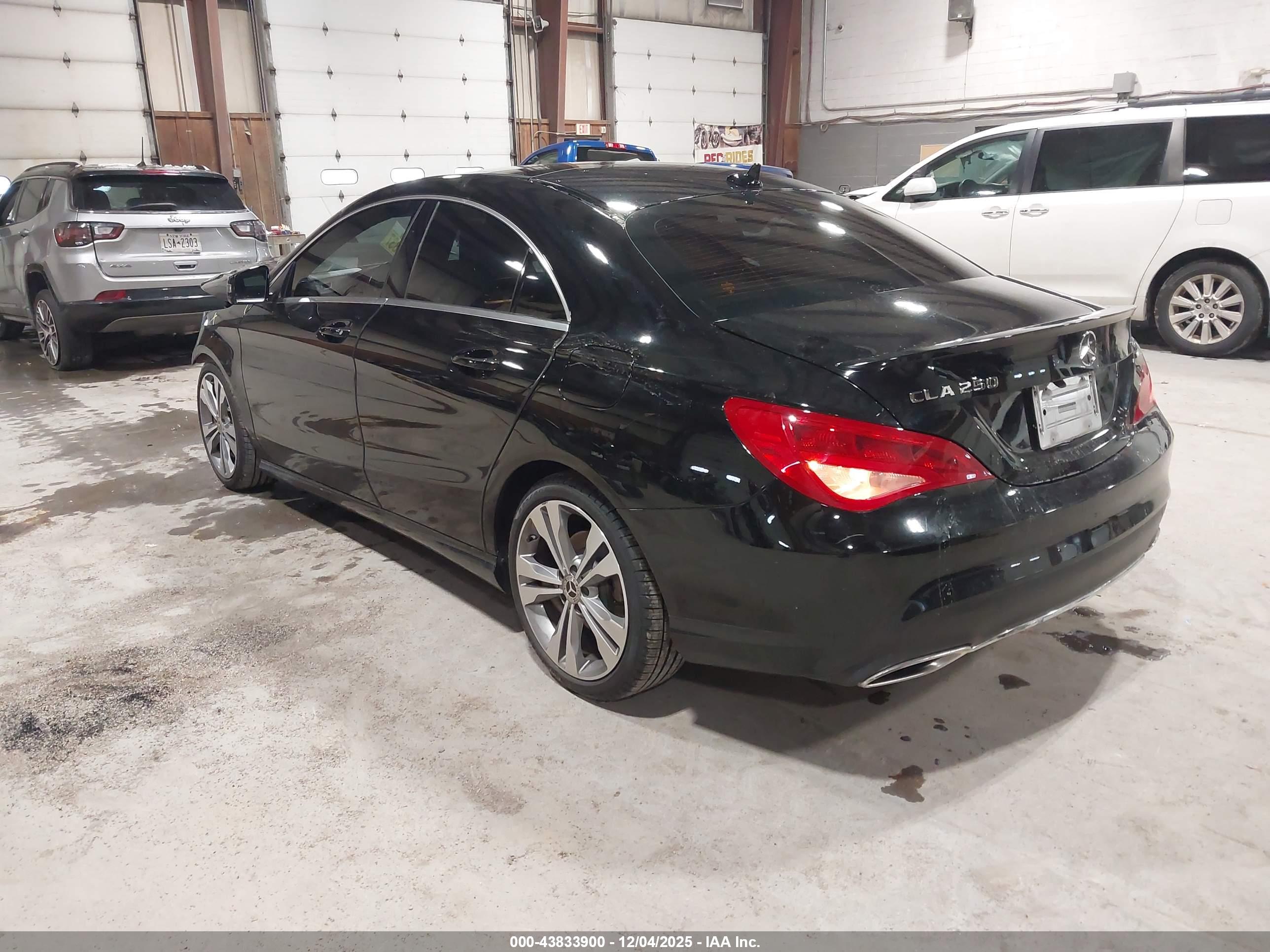 MERCEDES-BENZ CLA image 3
