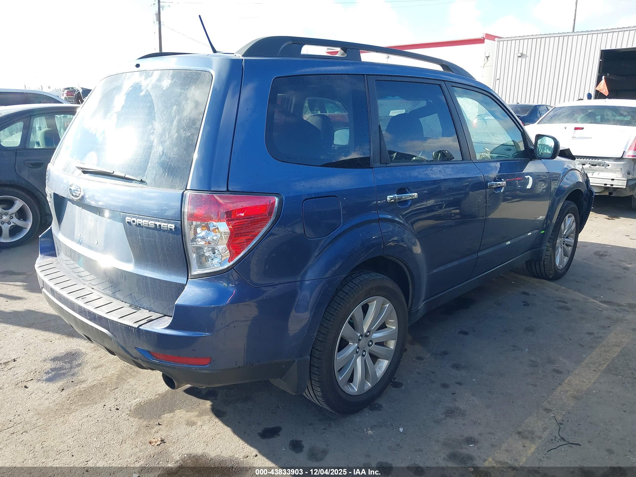 SUBARU FORESTER image 4