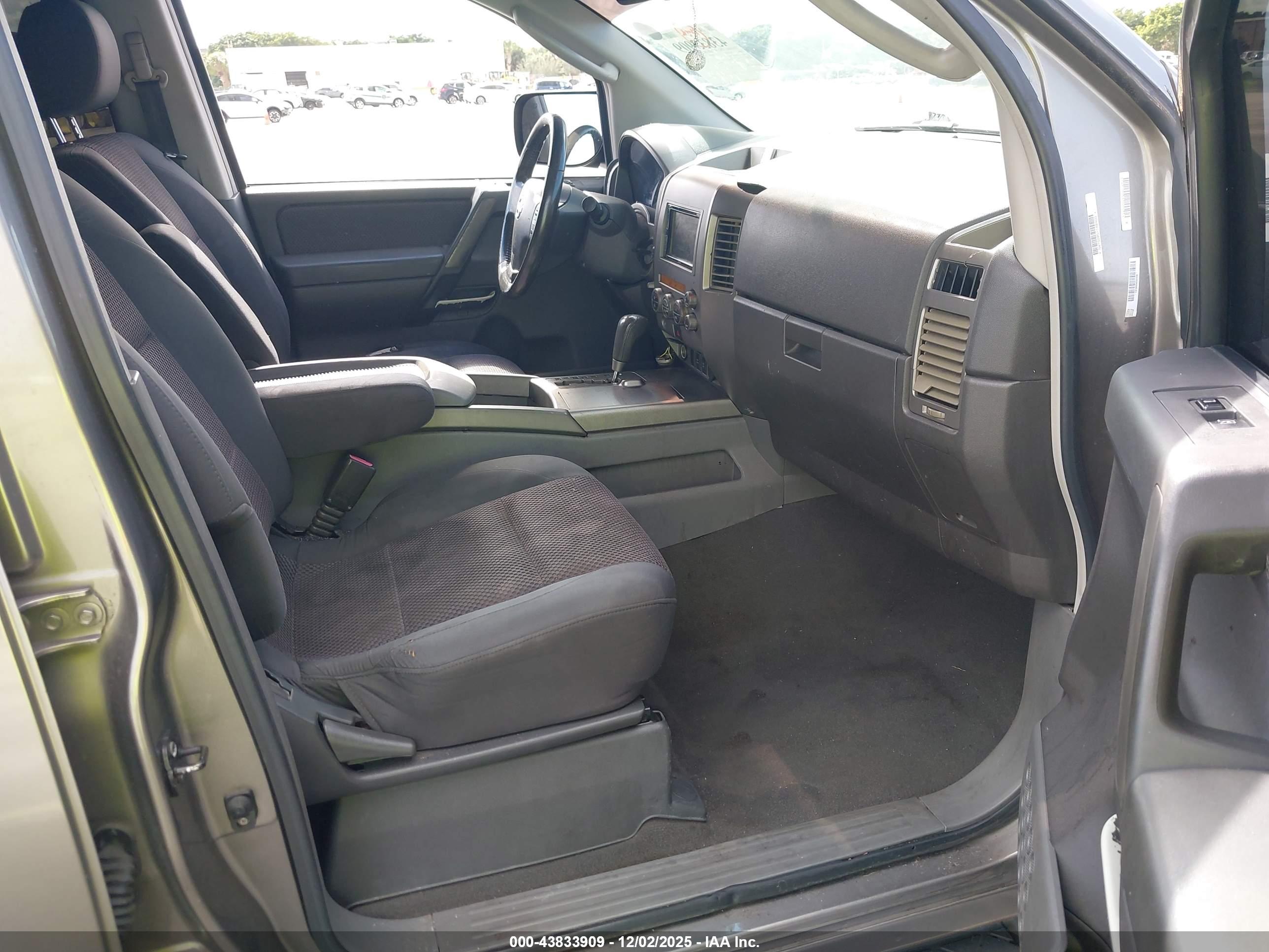 NISSAN ARMADA image 5