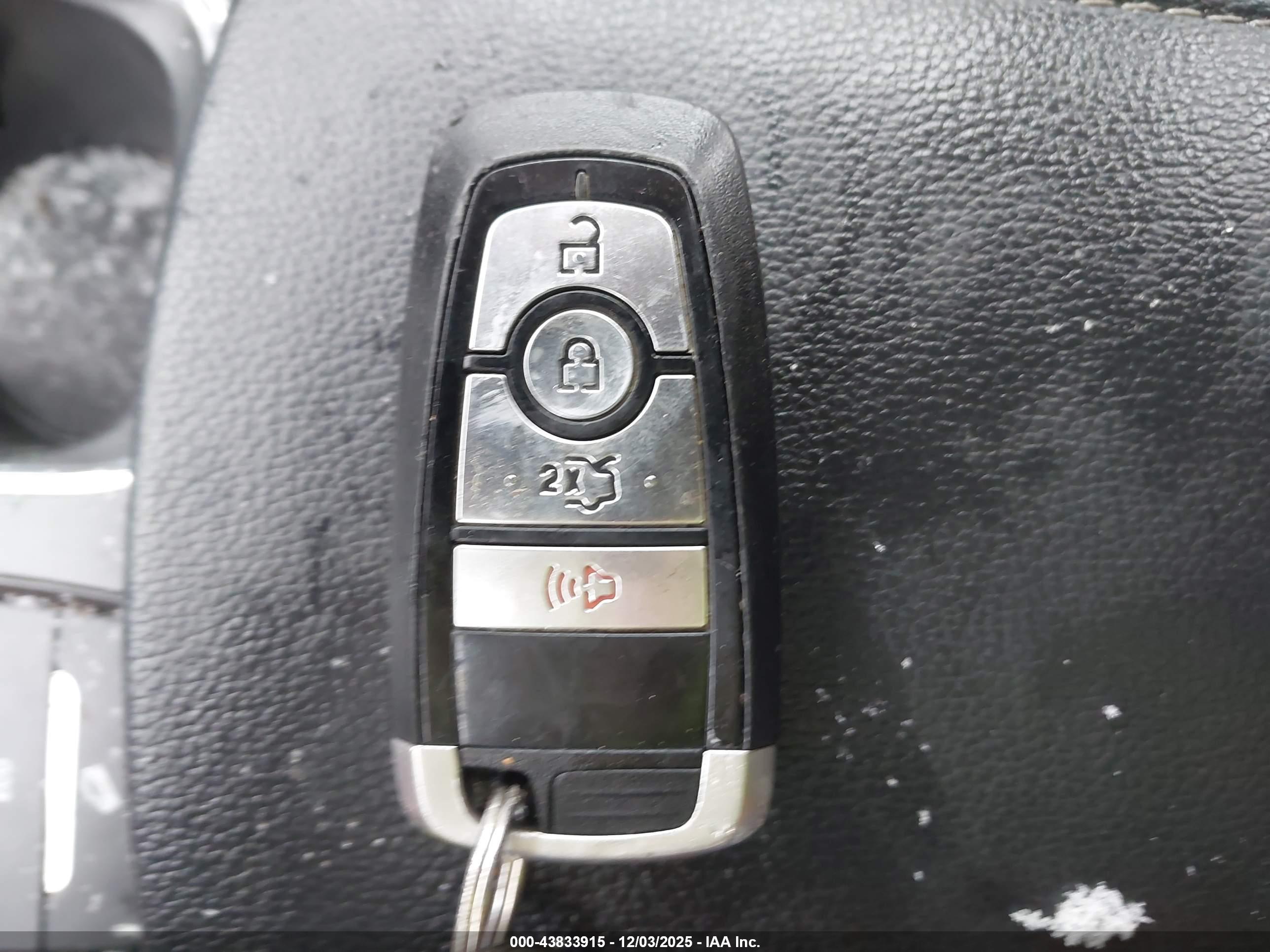 FORD FUSION image 11