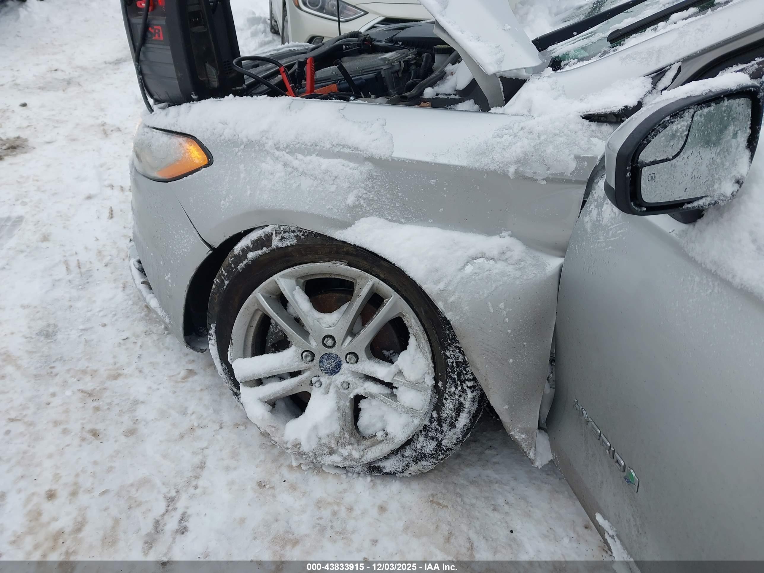 FORD FUSION image 6