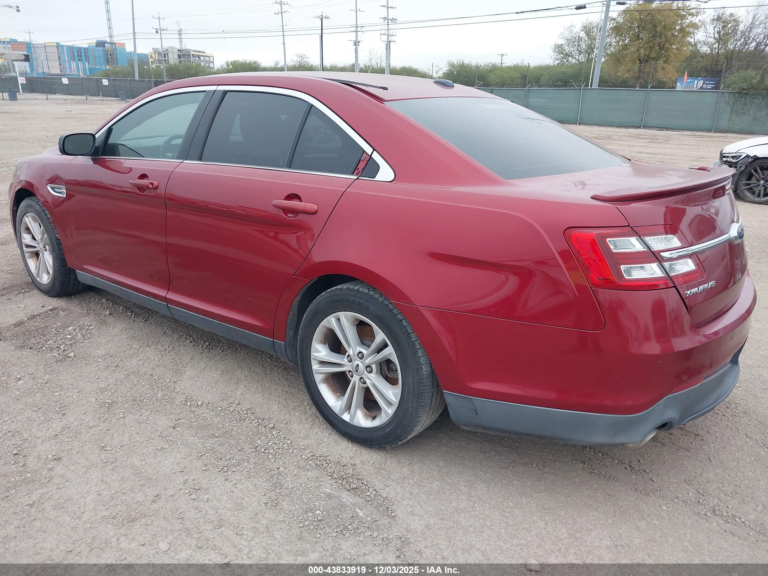 FORD TAURUS image 3