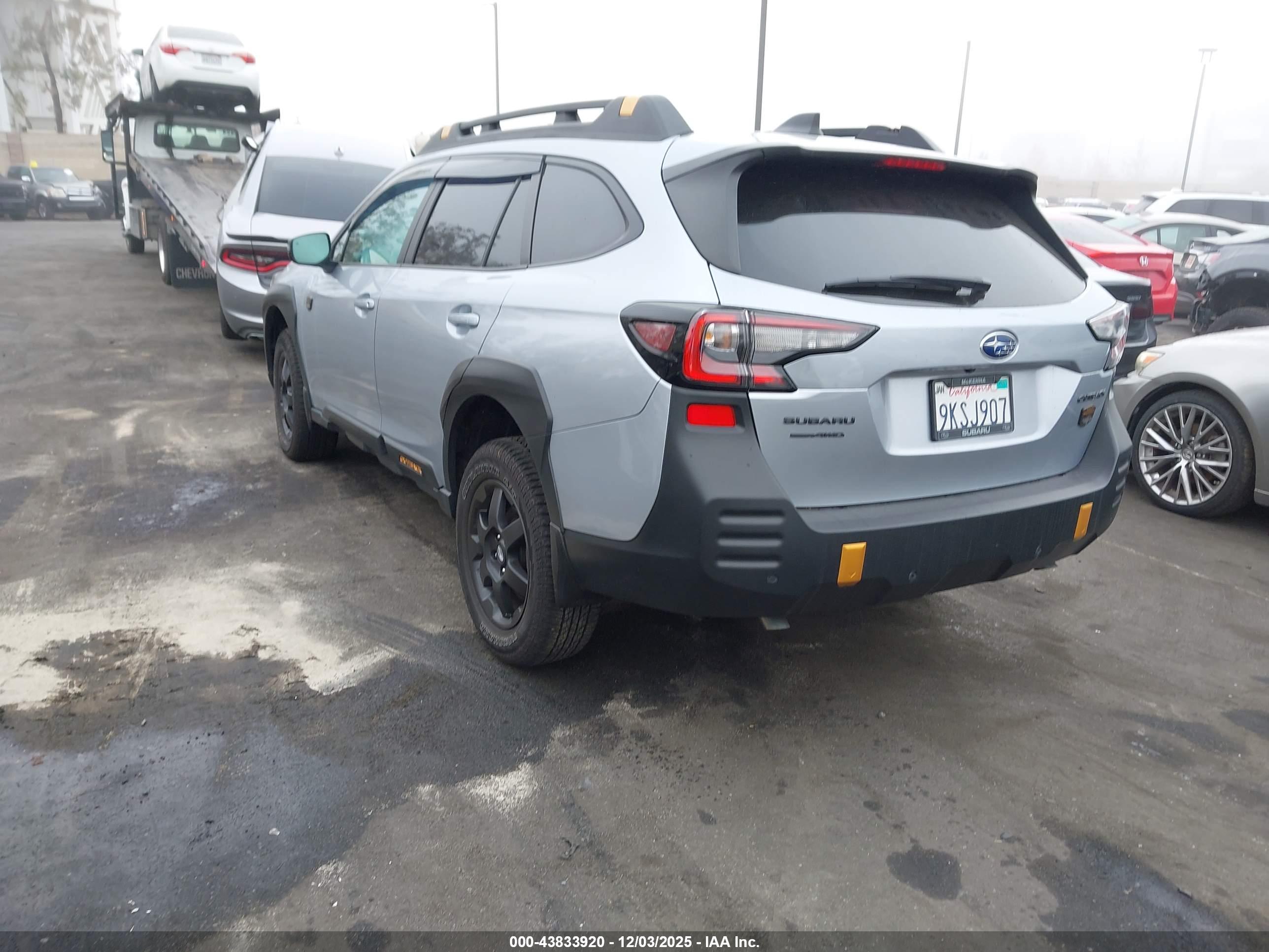 SUBARU OUTBACK image 3