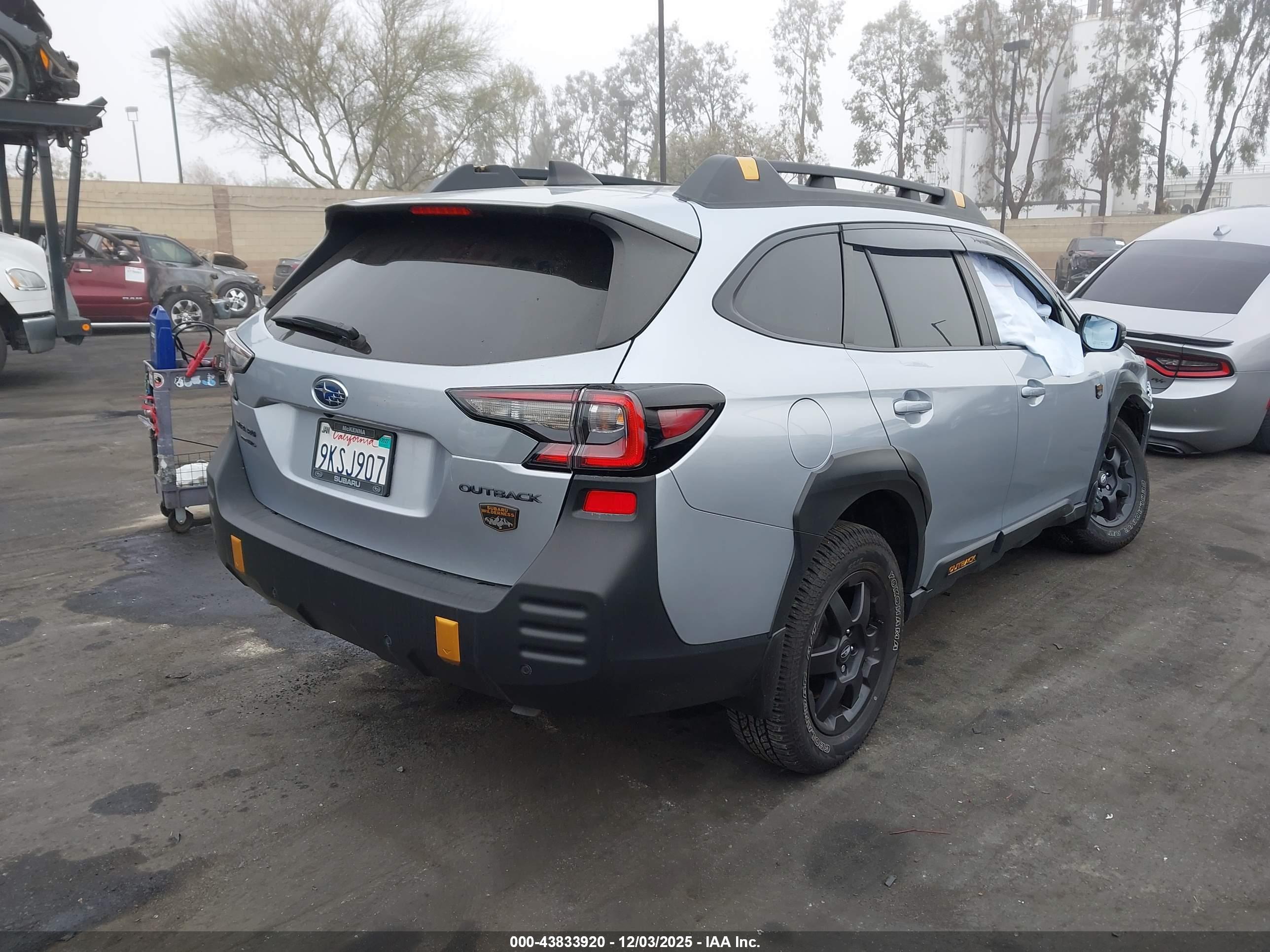 SUBARU OUTBACK image 4