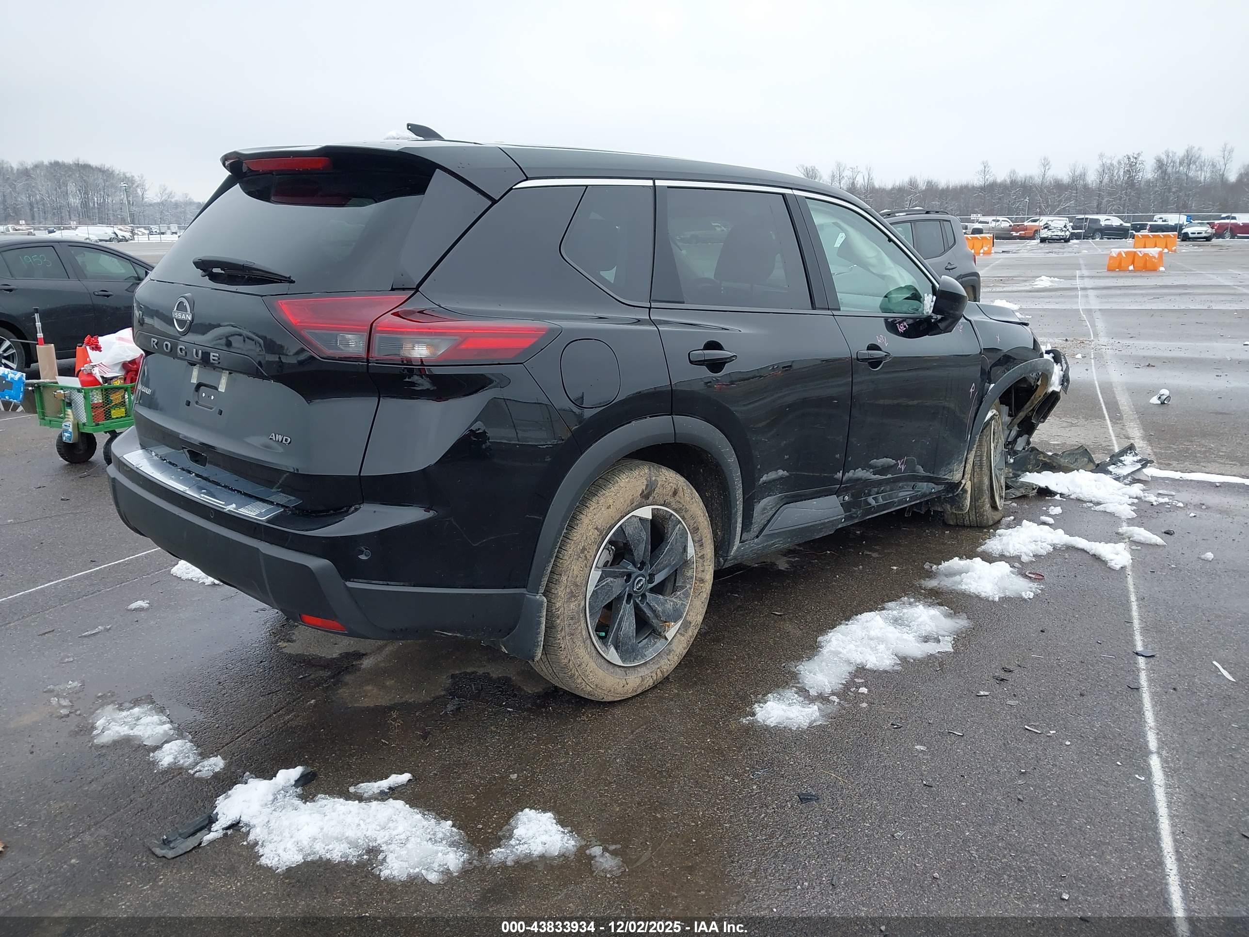 NISSAN ROGUE image 4