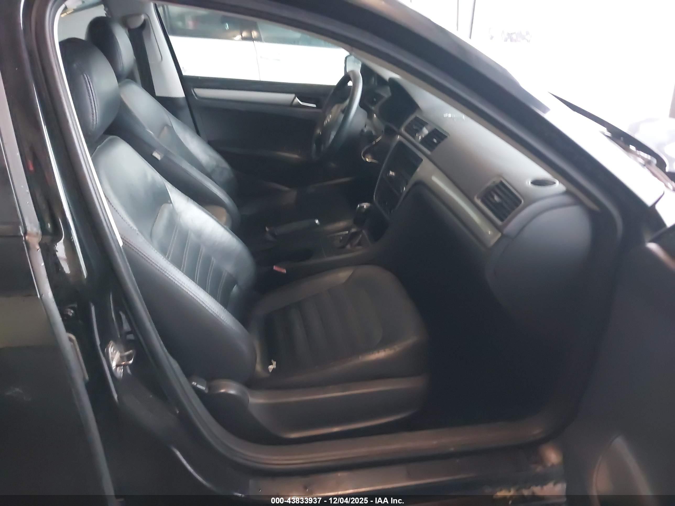 VOLKSWAGEN PASSAT image 5