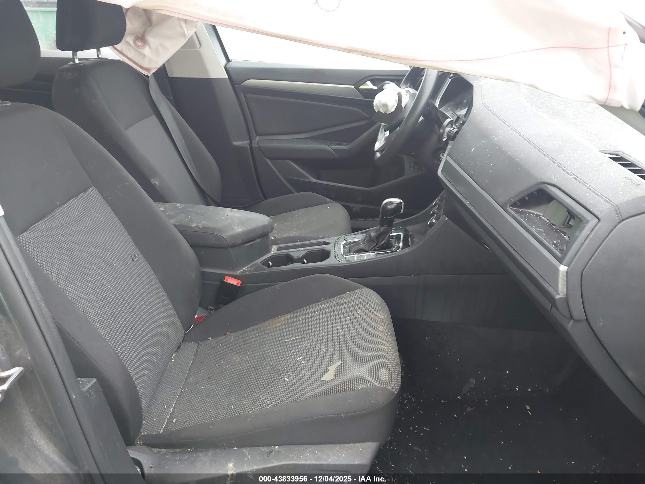 VOLKSWAGEN JETTA image 5
