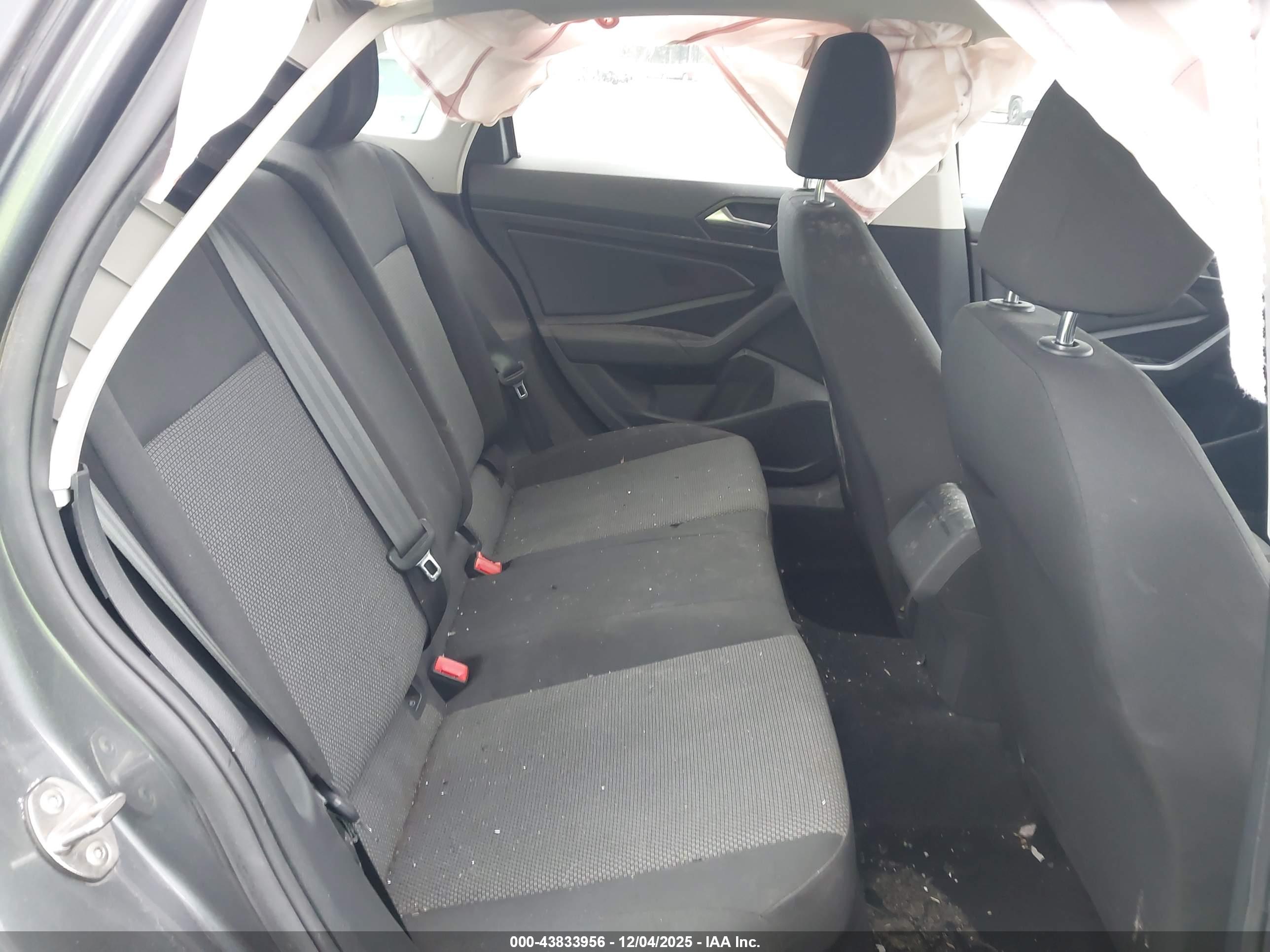 VOLKSWAGEN JETTA image 8