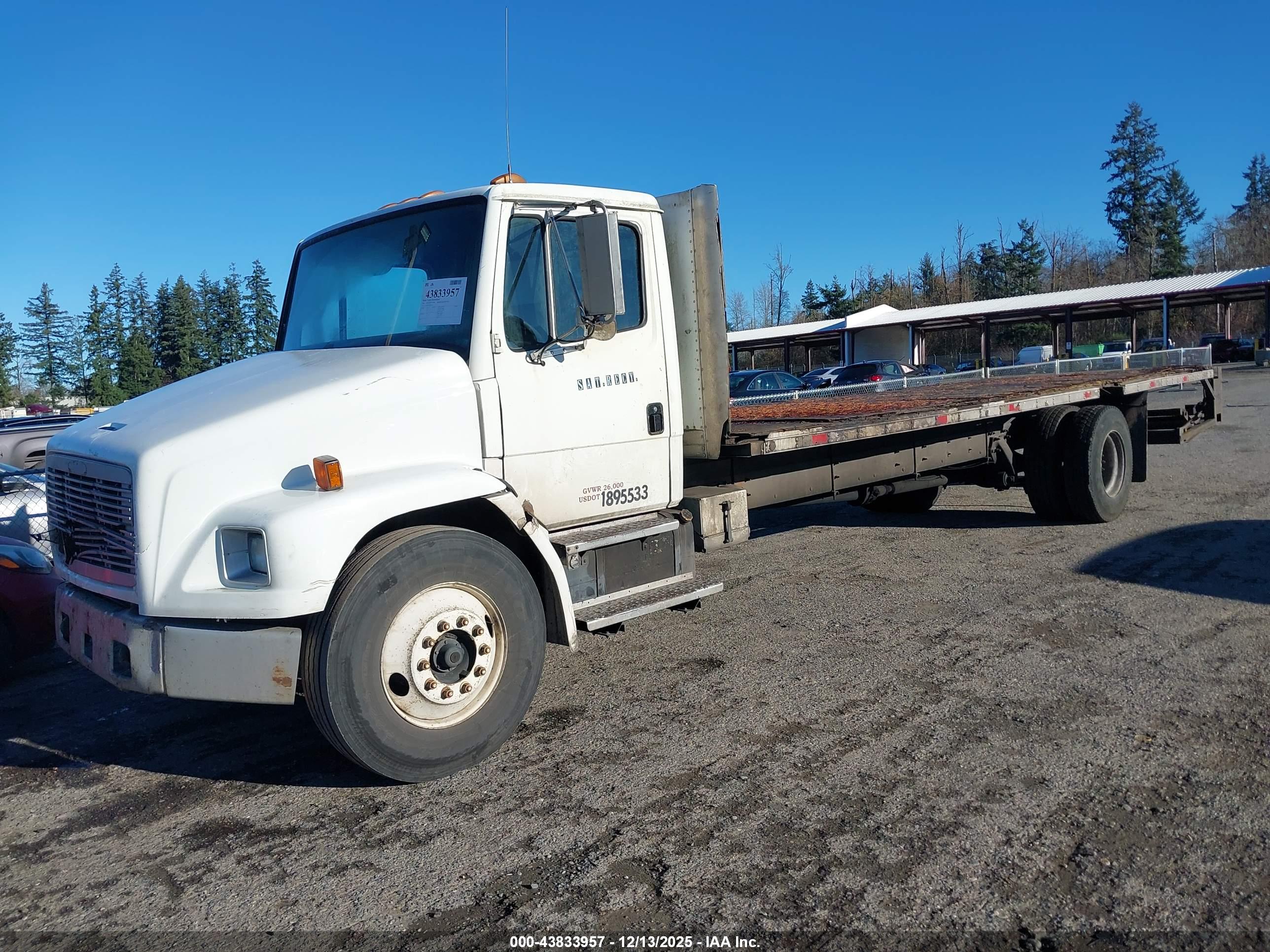 FREIGHTLINER MEDIUM image 2