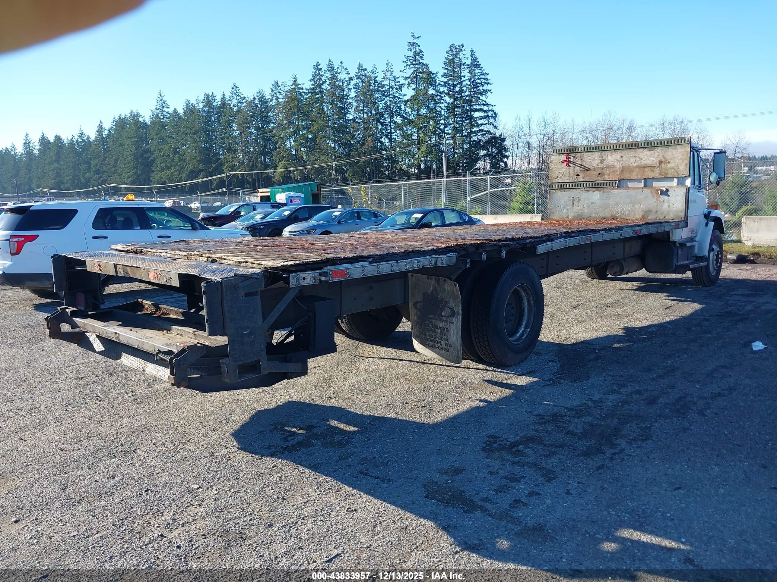 FREIGHTLINER MEDIUM image 4