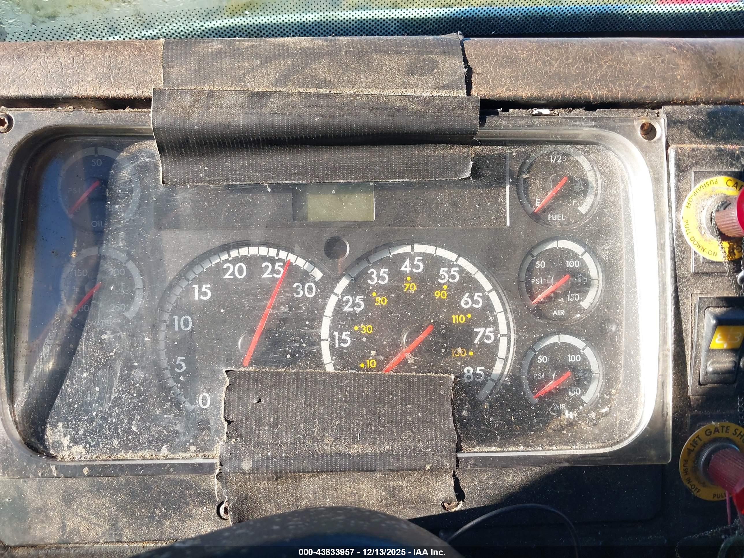 FREIGHTLINER MEDIUM image 6