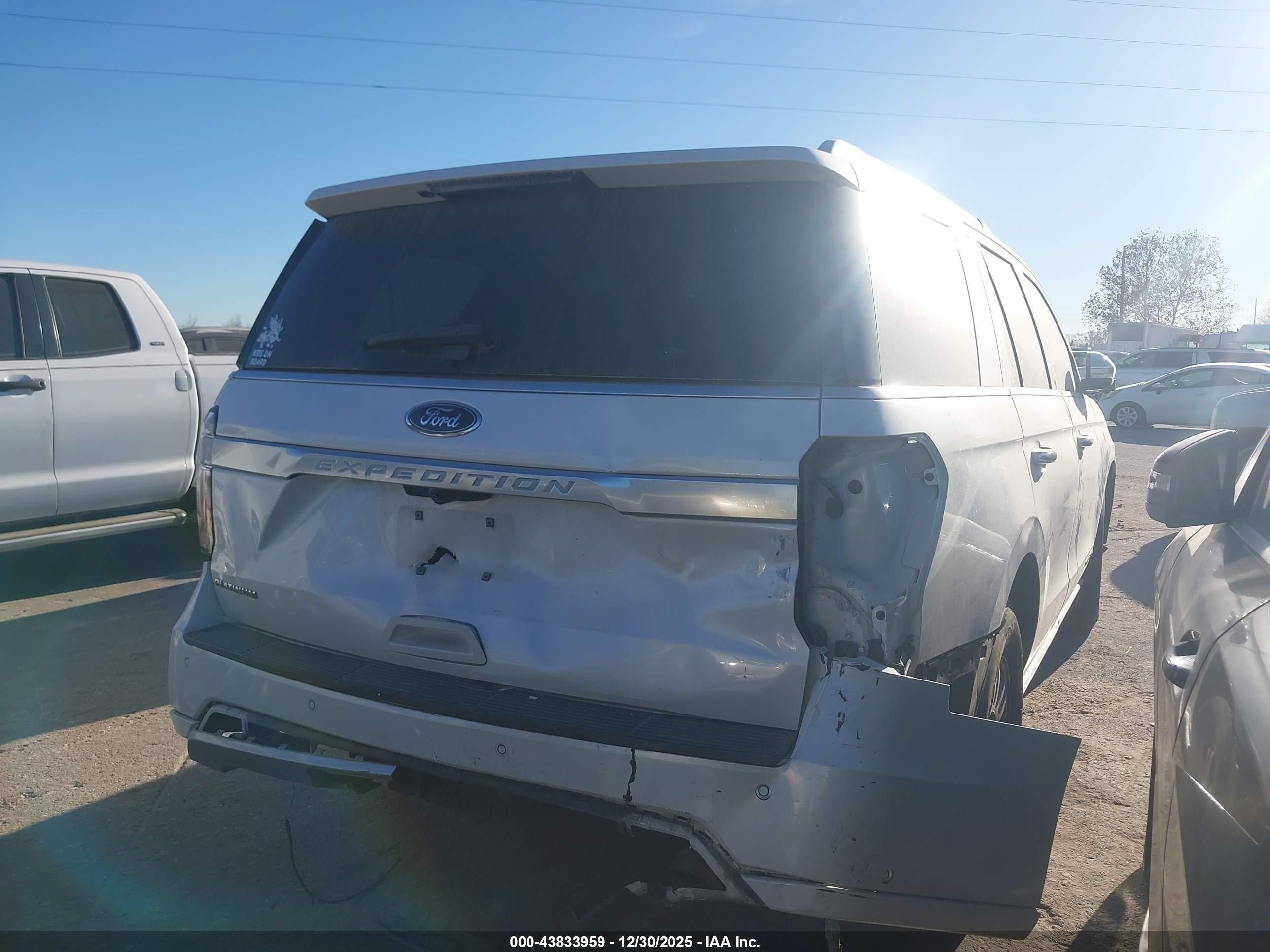 FORD EXPEDITION image 4