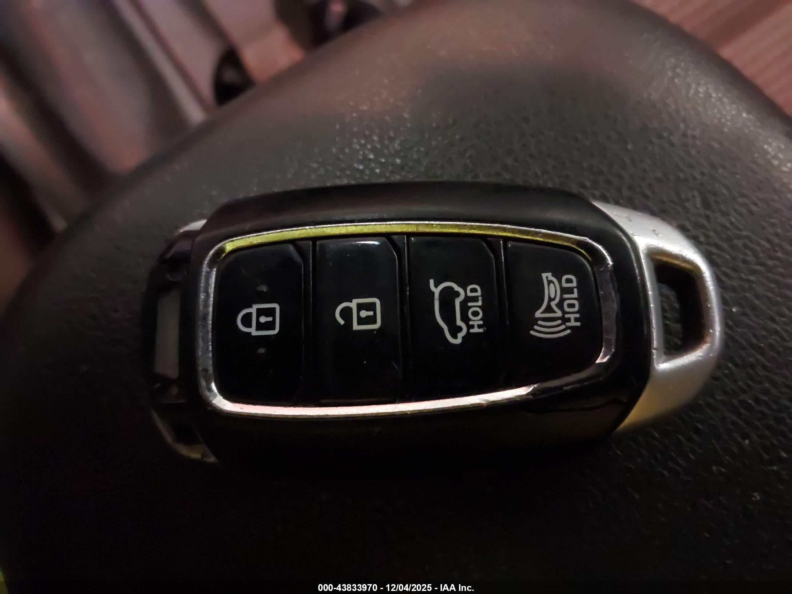 HYUNDAI KONA image 11